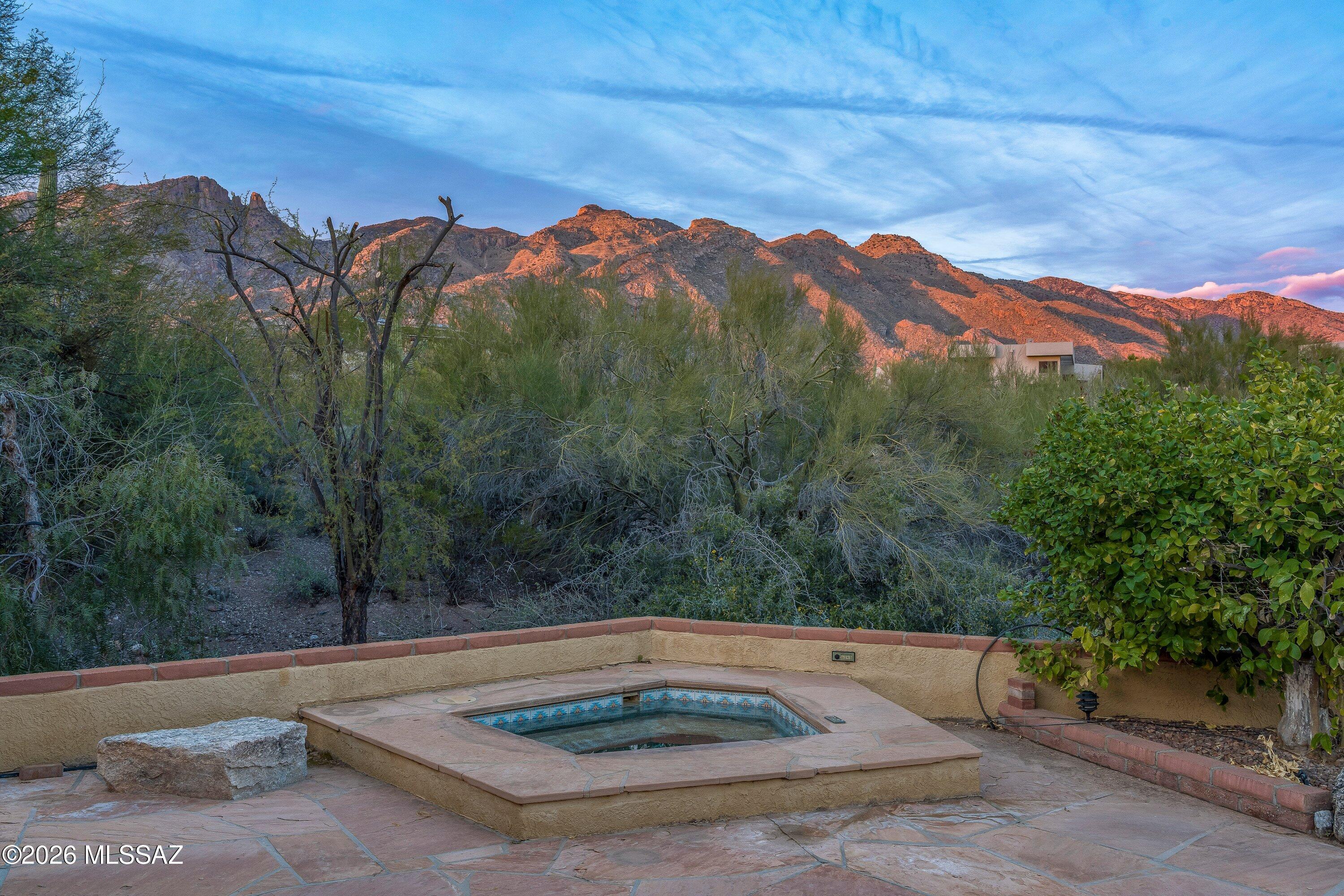 6310 N Cadena De Montanas