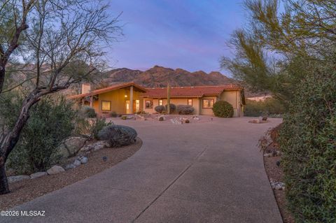 Photo of 6310 N Cadena De Montanas, Tucson, AZ 85718 (MLS # 22604922)