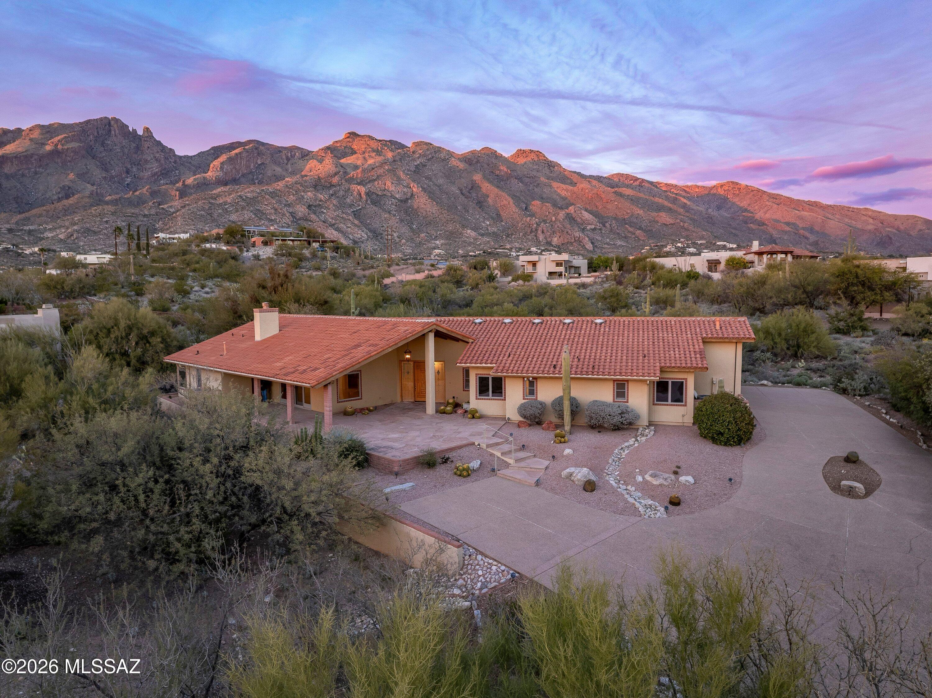 6310 N Cadena De Montanas