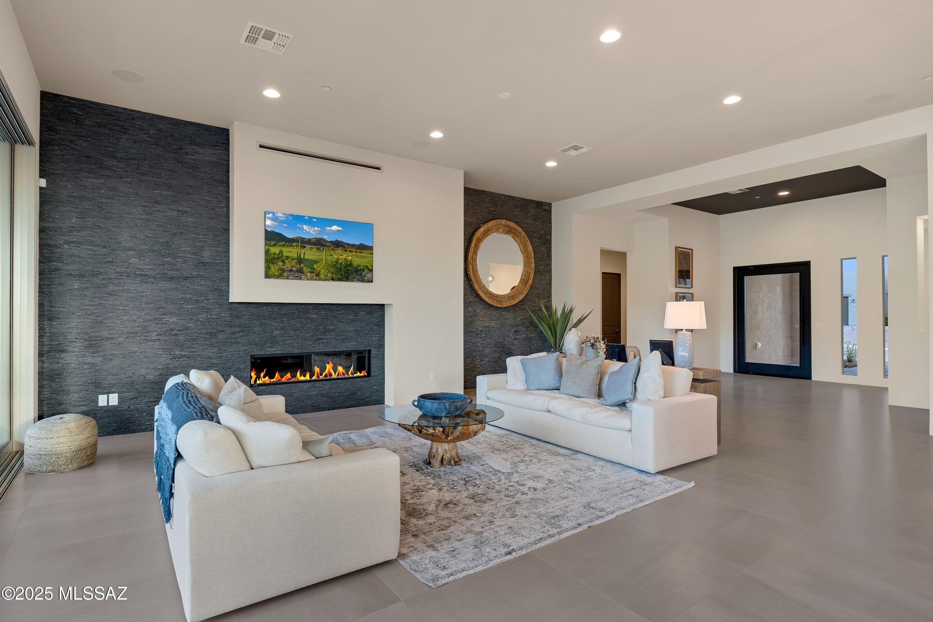 Boulder Bridge Pass III At Dove Mountain SQ20143000307 - Residential