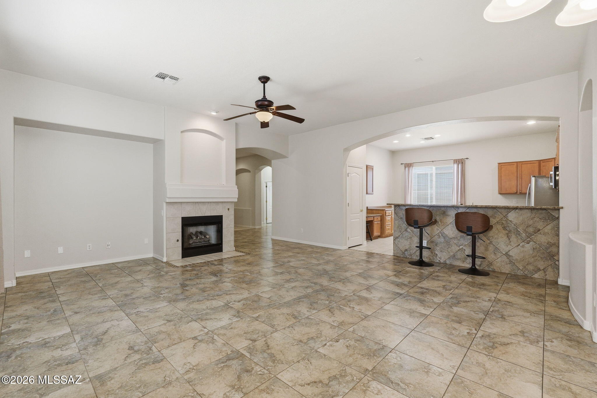 995 W Waxleaf Place