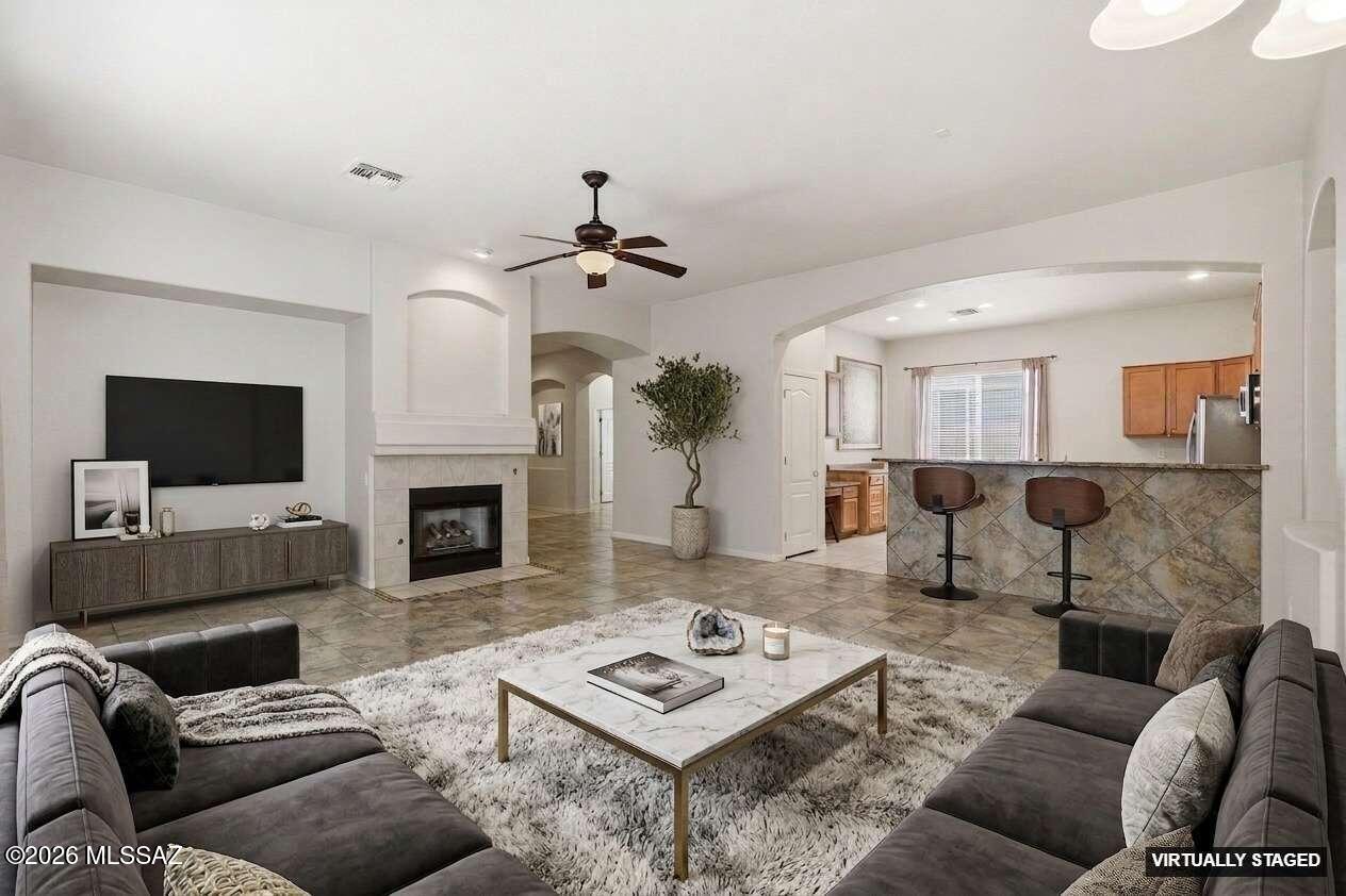 995 W Waxleaf Place