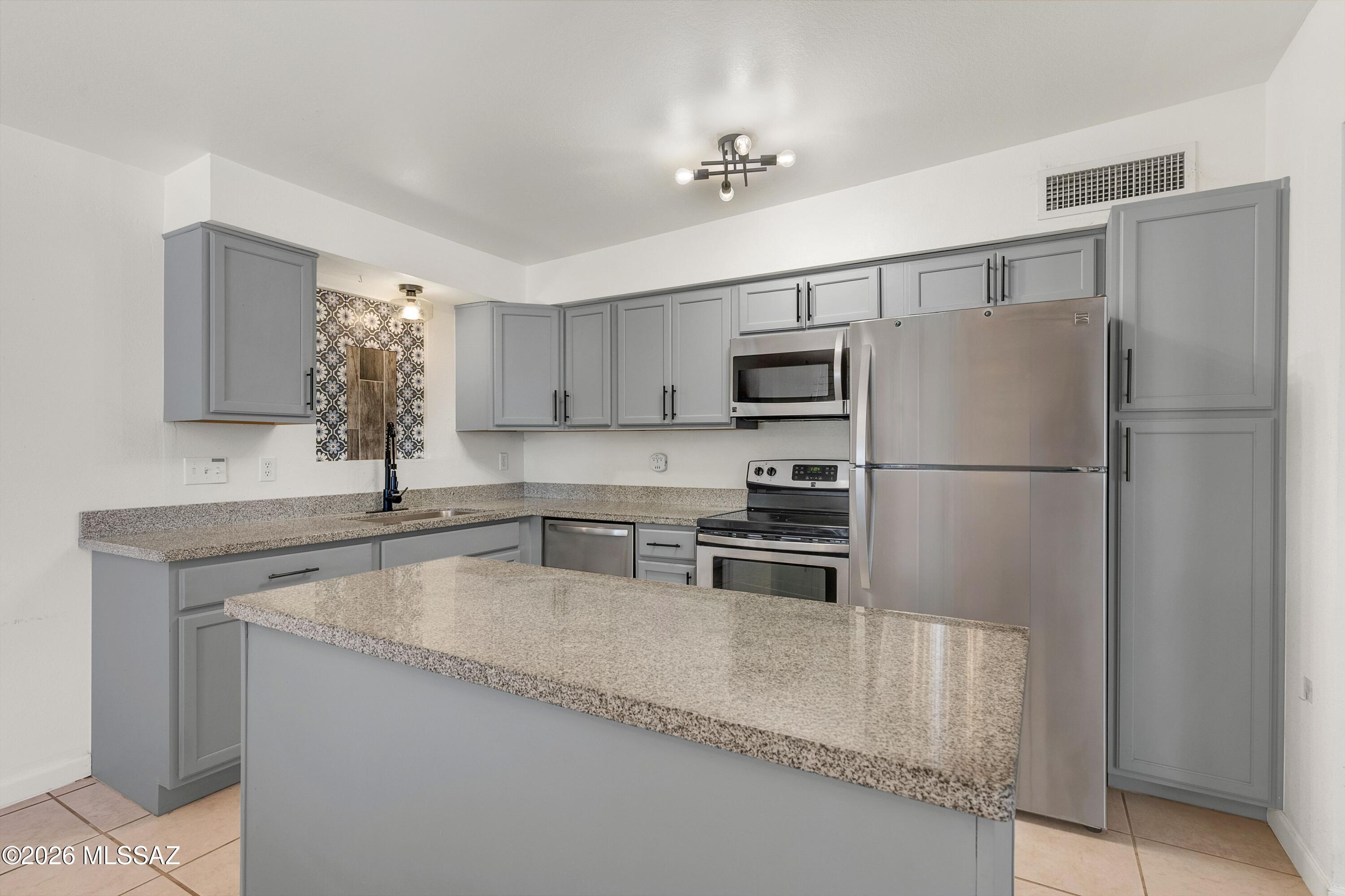 3126 N Presidio Circle