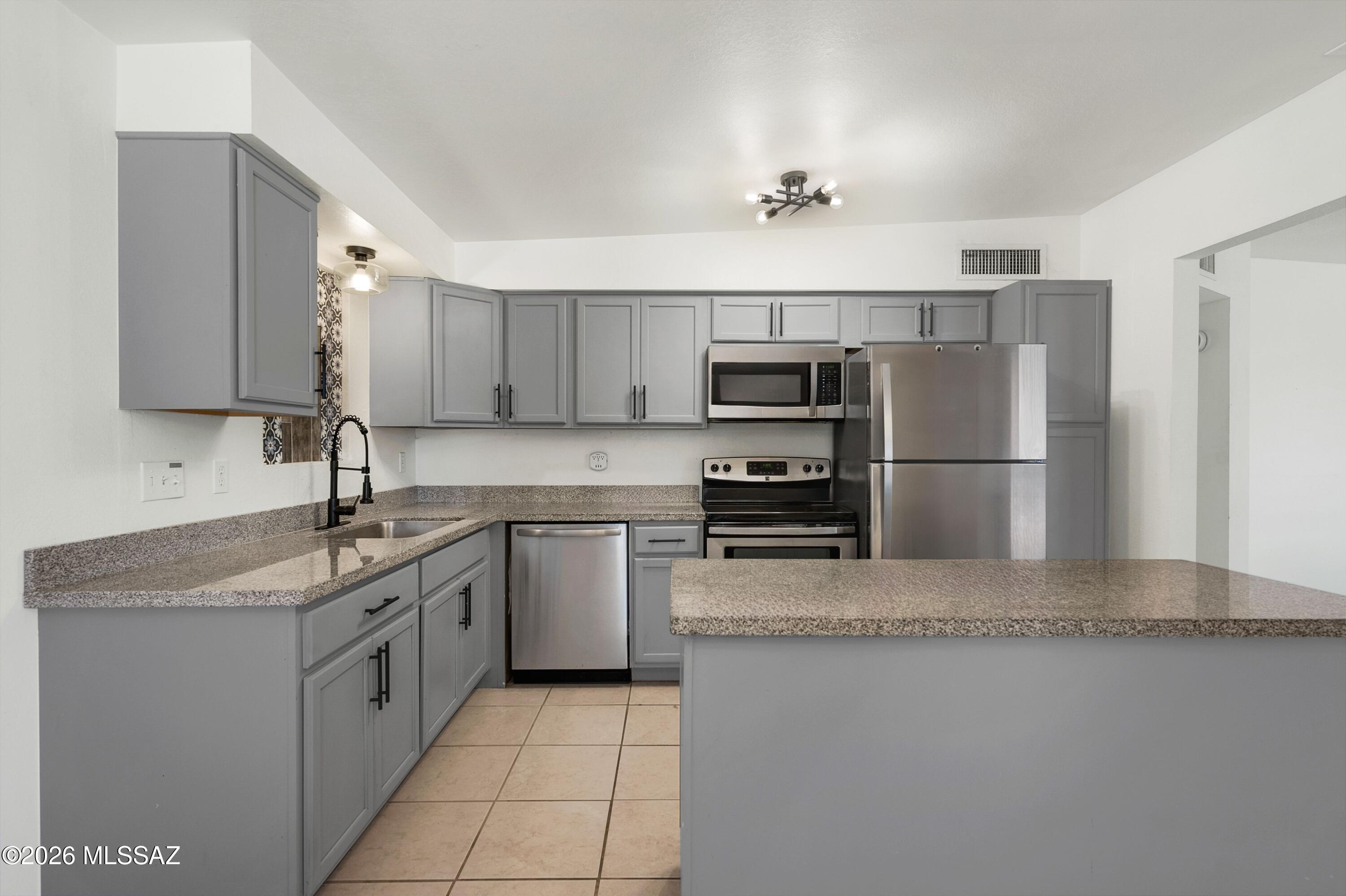 3126 N Presidio Circle