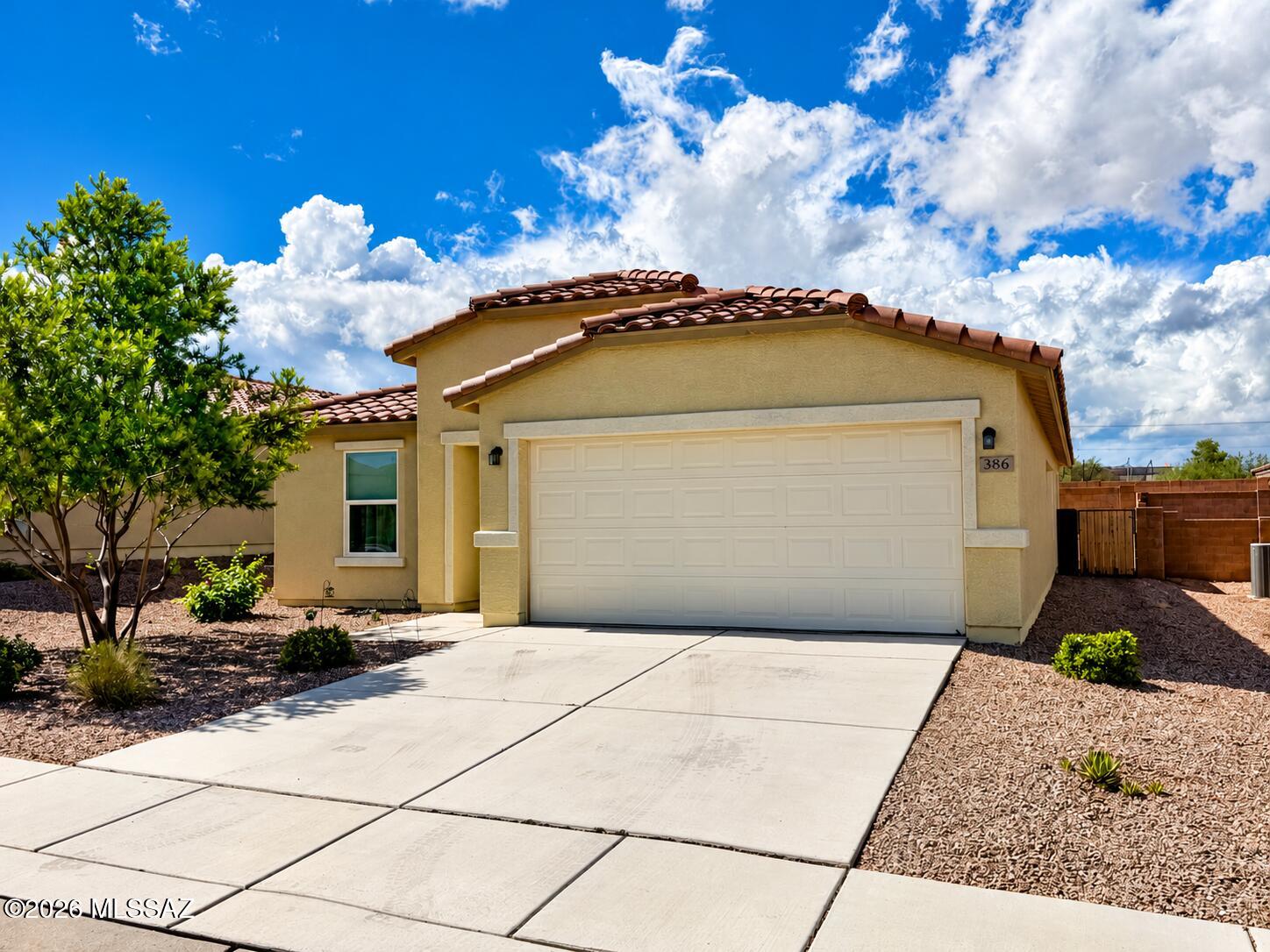 386 S Redwood Loop