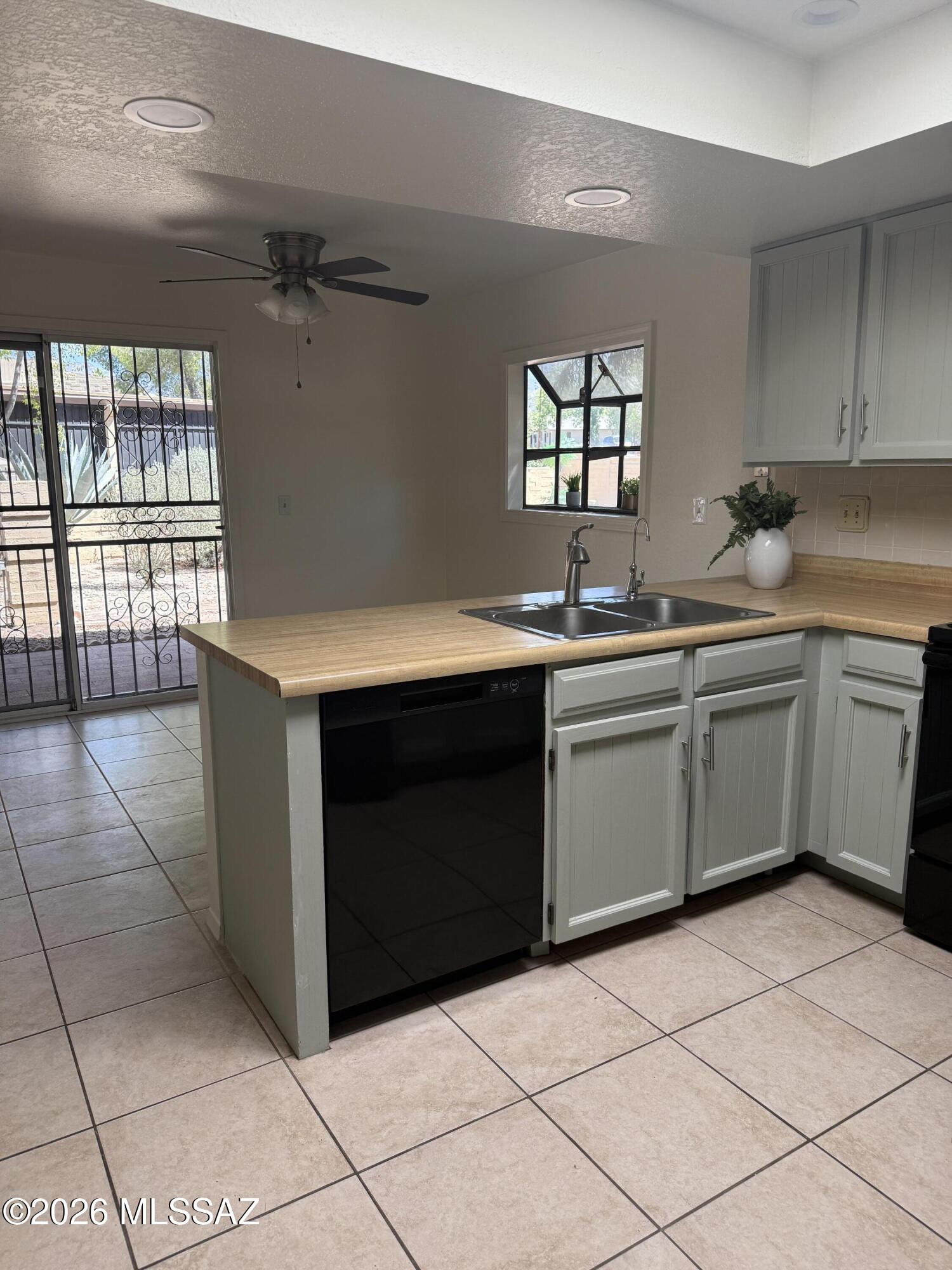 Pantano Townhomes (1-118) - Residential
