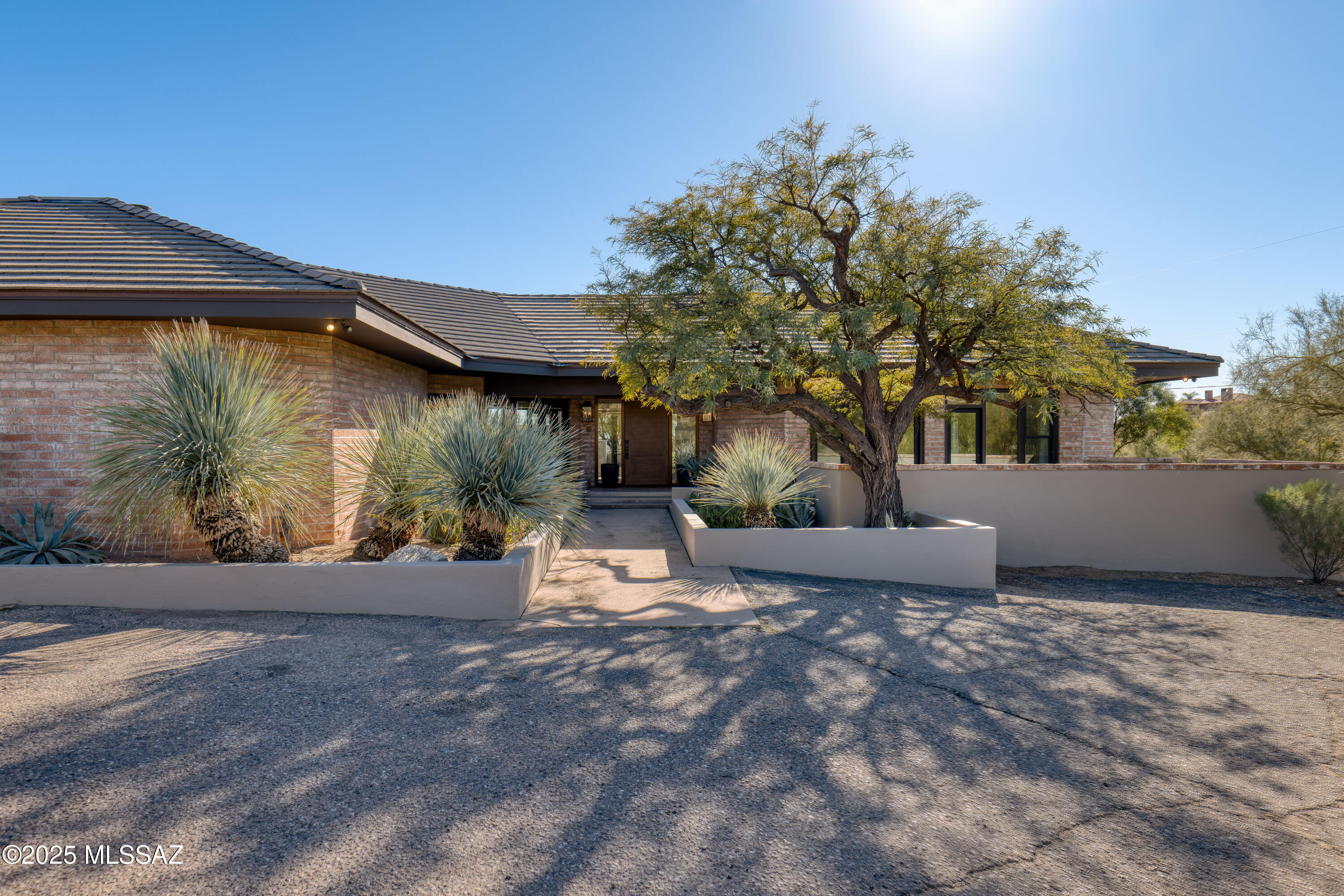 4740 N Hacienda Del Sol Road