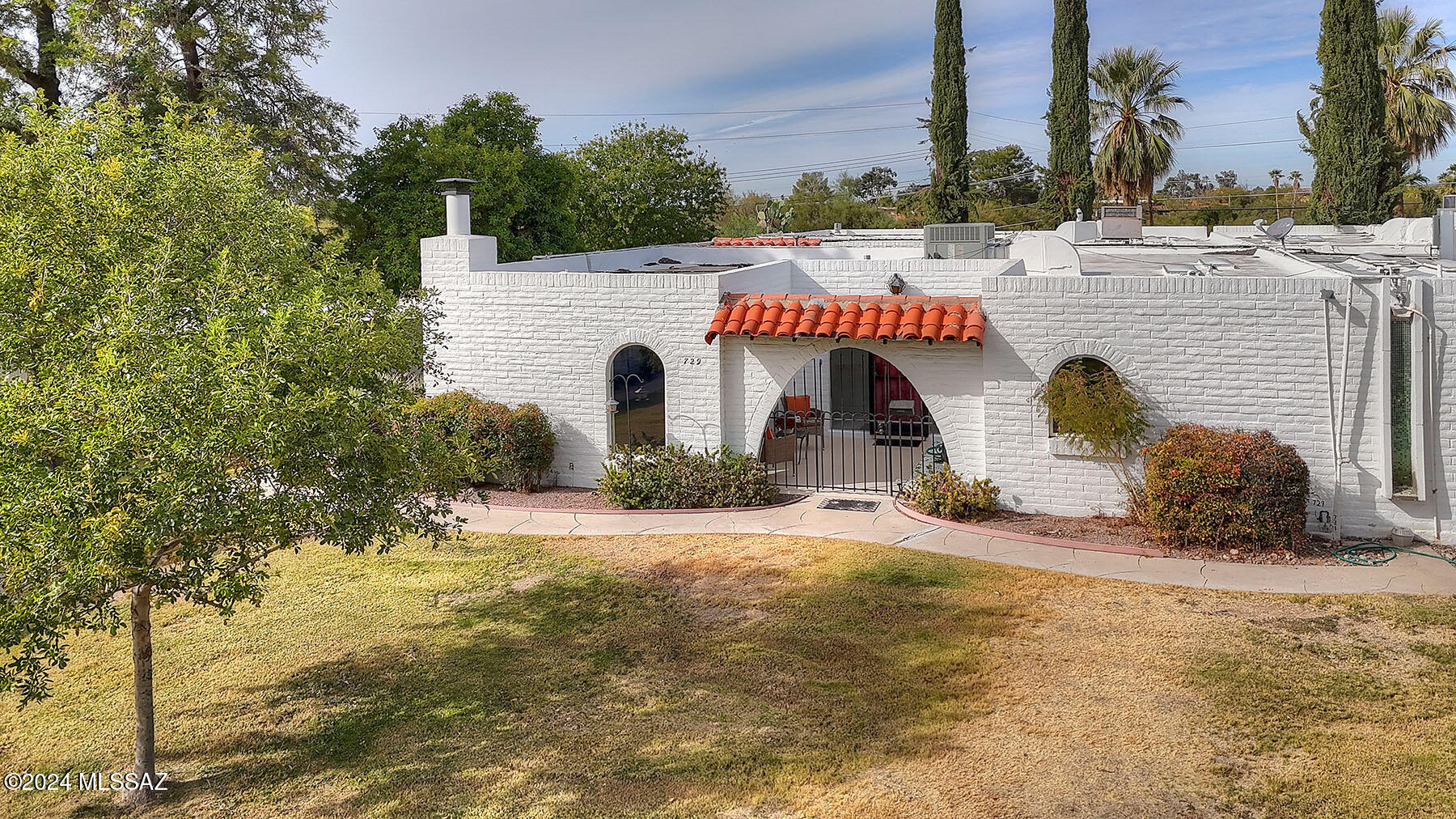 729 W LAS LOMITAS Road