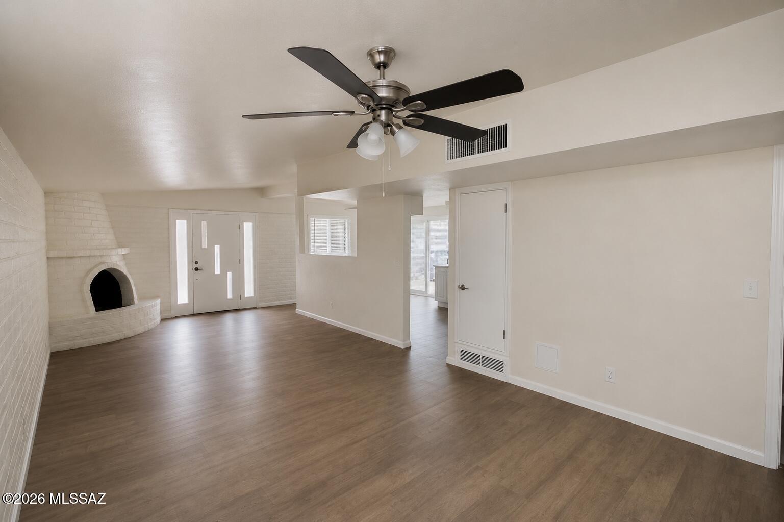 206 W Blacklidge Drive