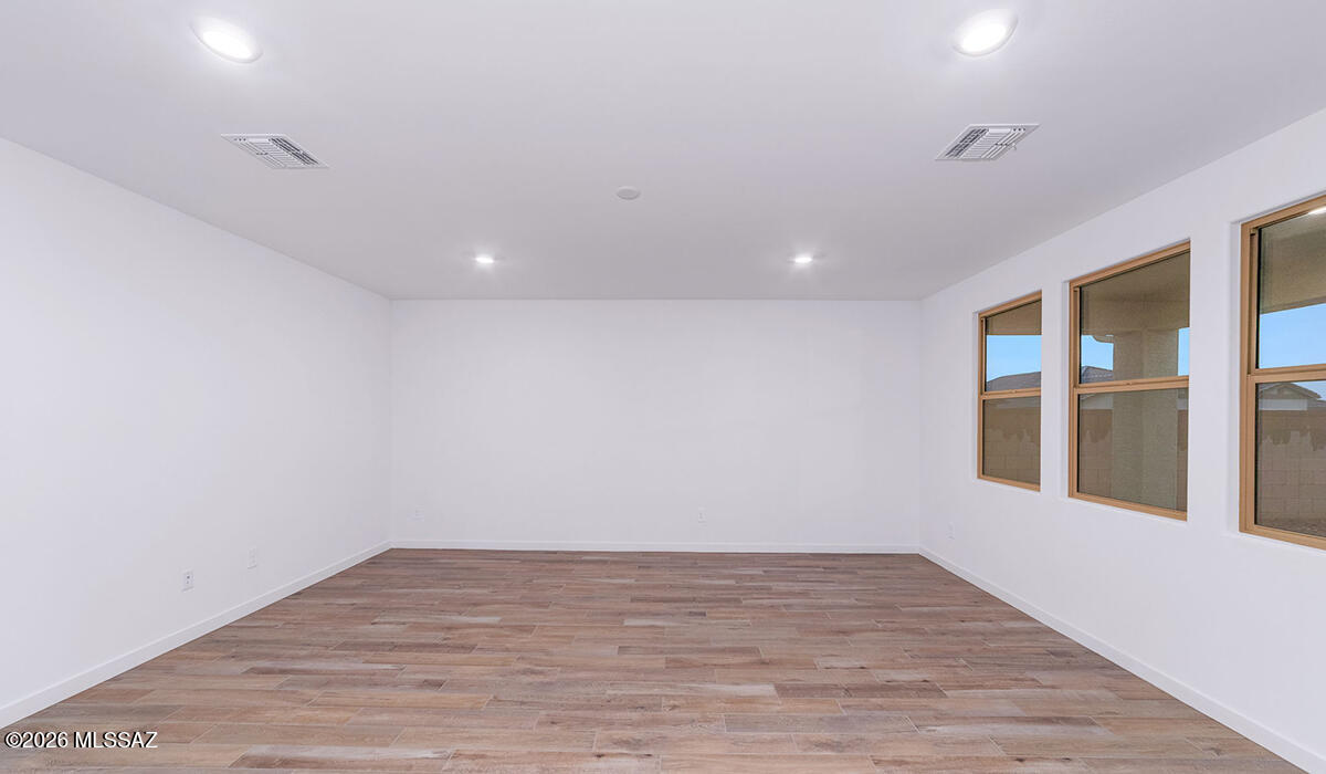 Entranda Del Toro - Residential