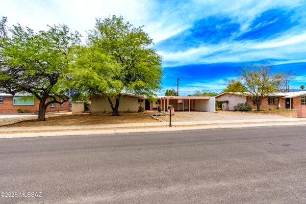 6825 E OBERLIN DR, TUCSON, AZ 85710 - Image 77fb4df4ee2027fd1bb304f9f290c040/378917932
