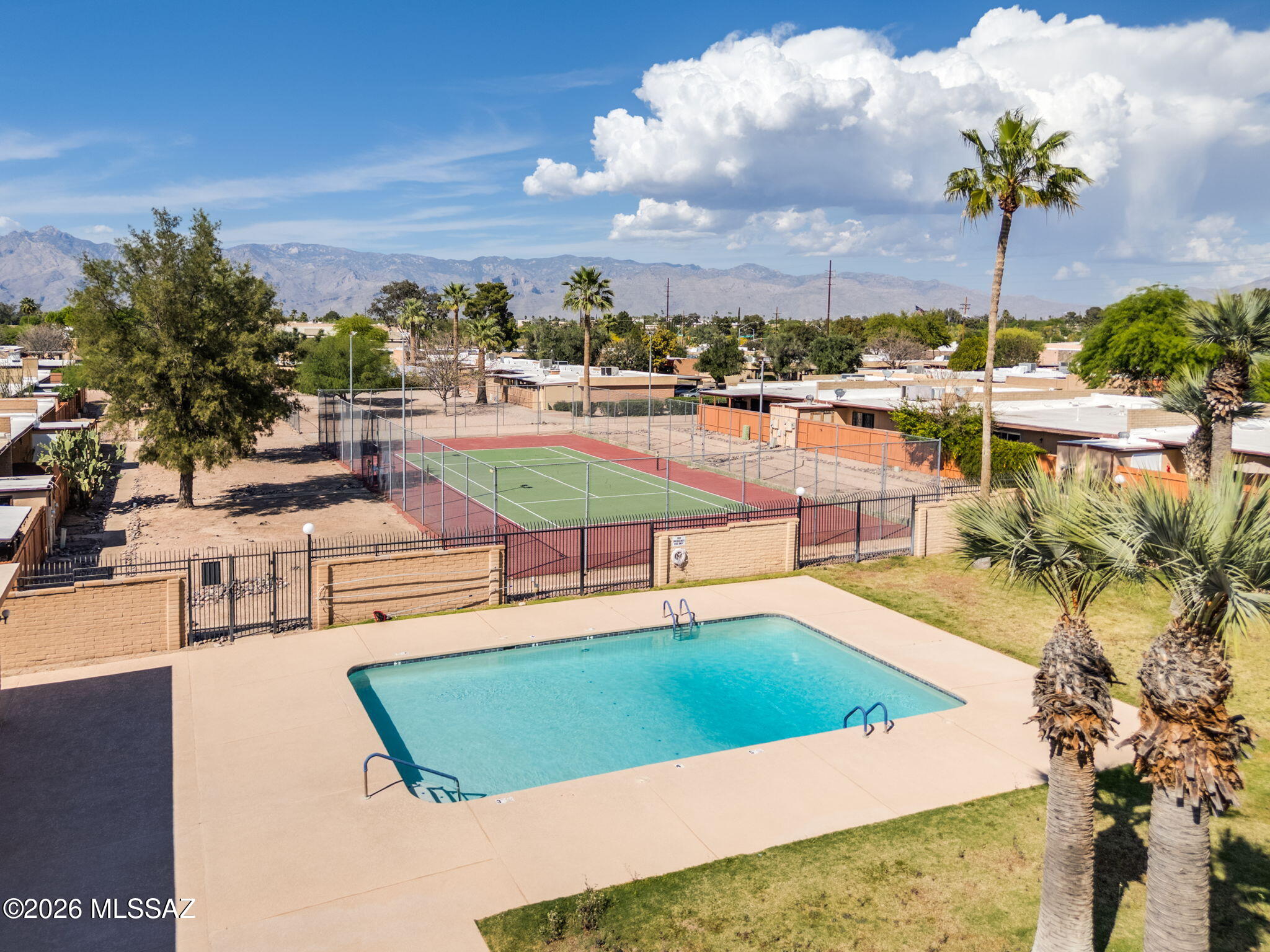 Pantano Park Townhouses - Residential