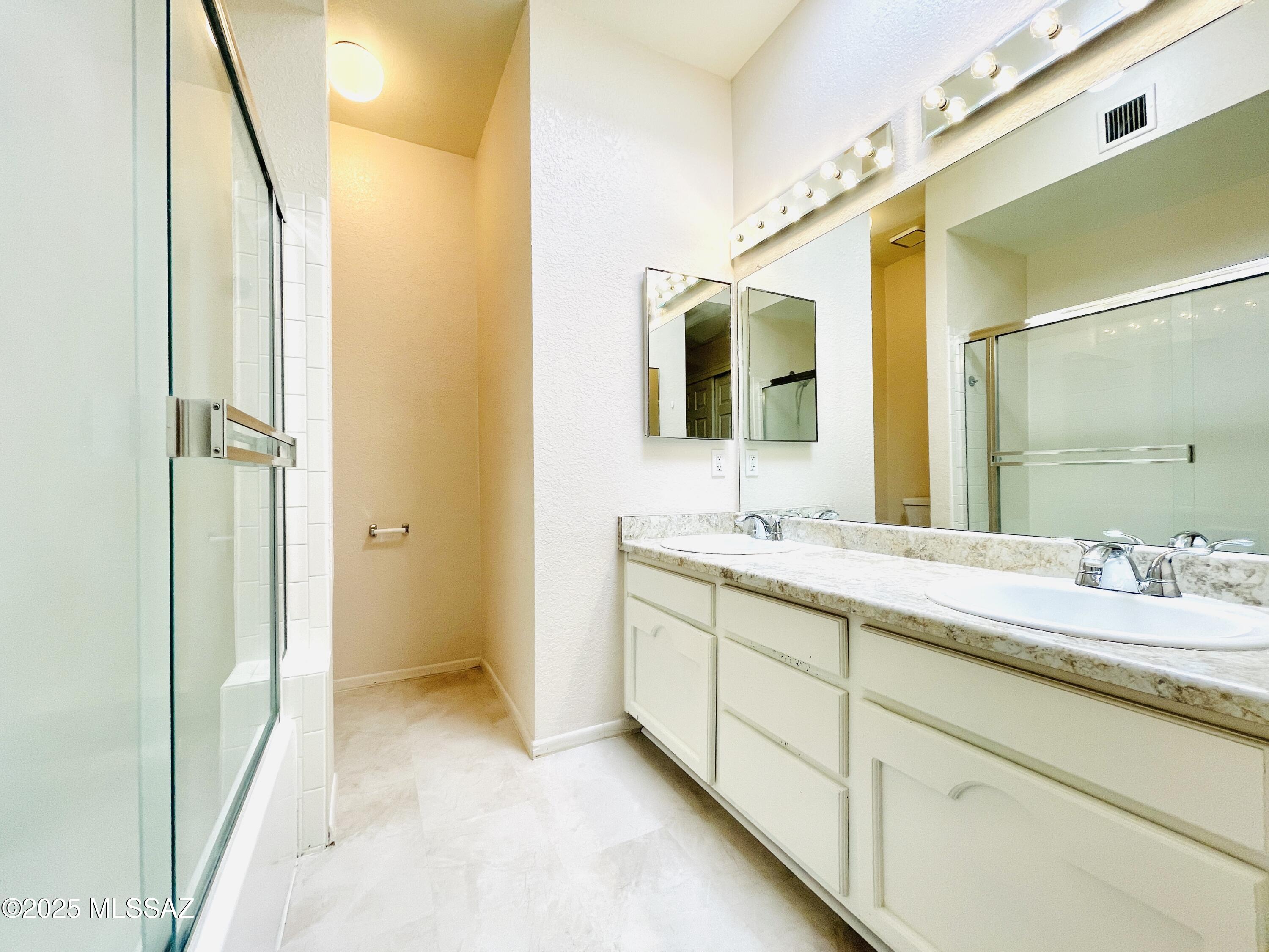 Encanto Court Amnd. - Residential Lease