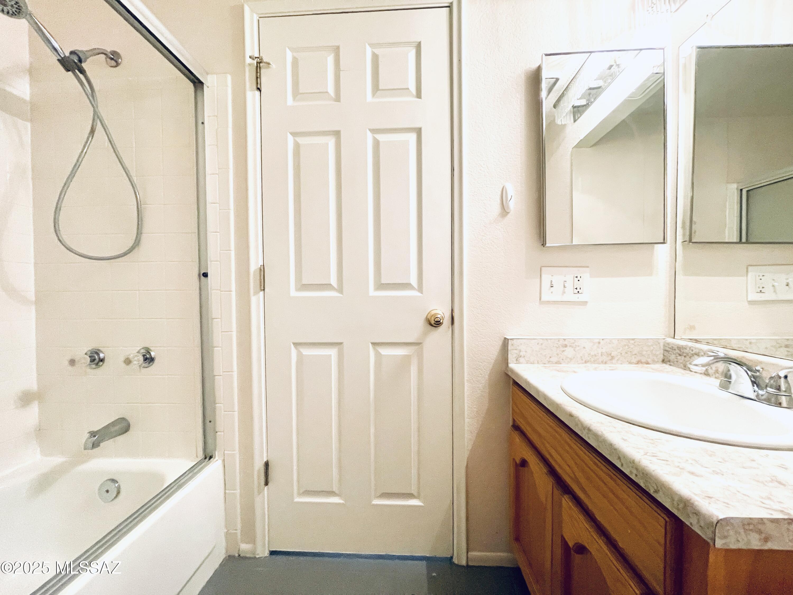 Encanto Court Amnd. - Residential Lease