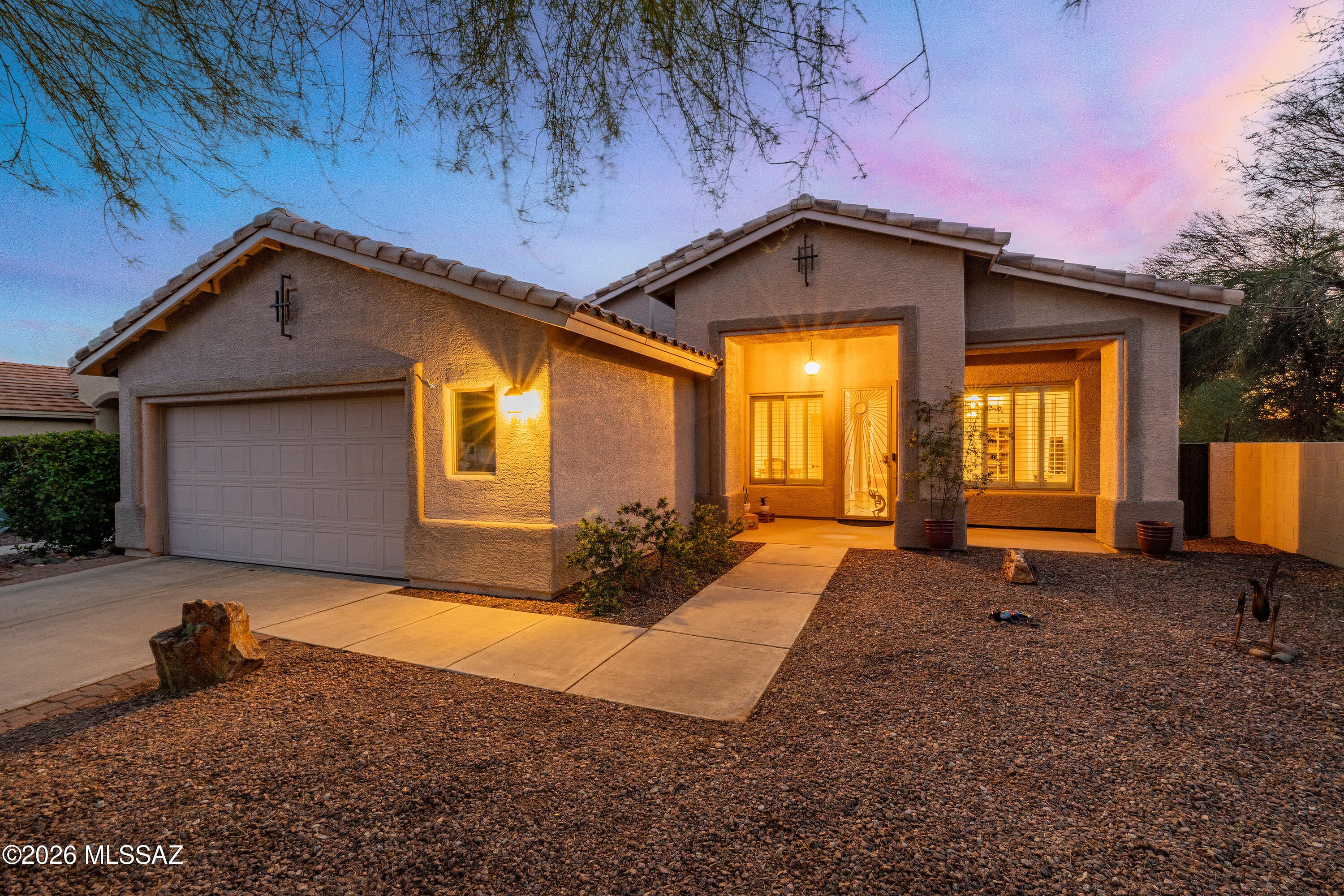 241 W Carlynn Cliff Place