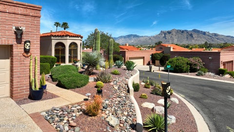 Photo of 2570 W Ben Hogan Drive, Tucson, AZ 85742 (MLS # 22622994)