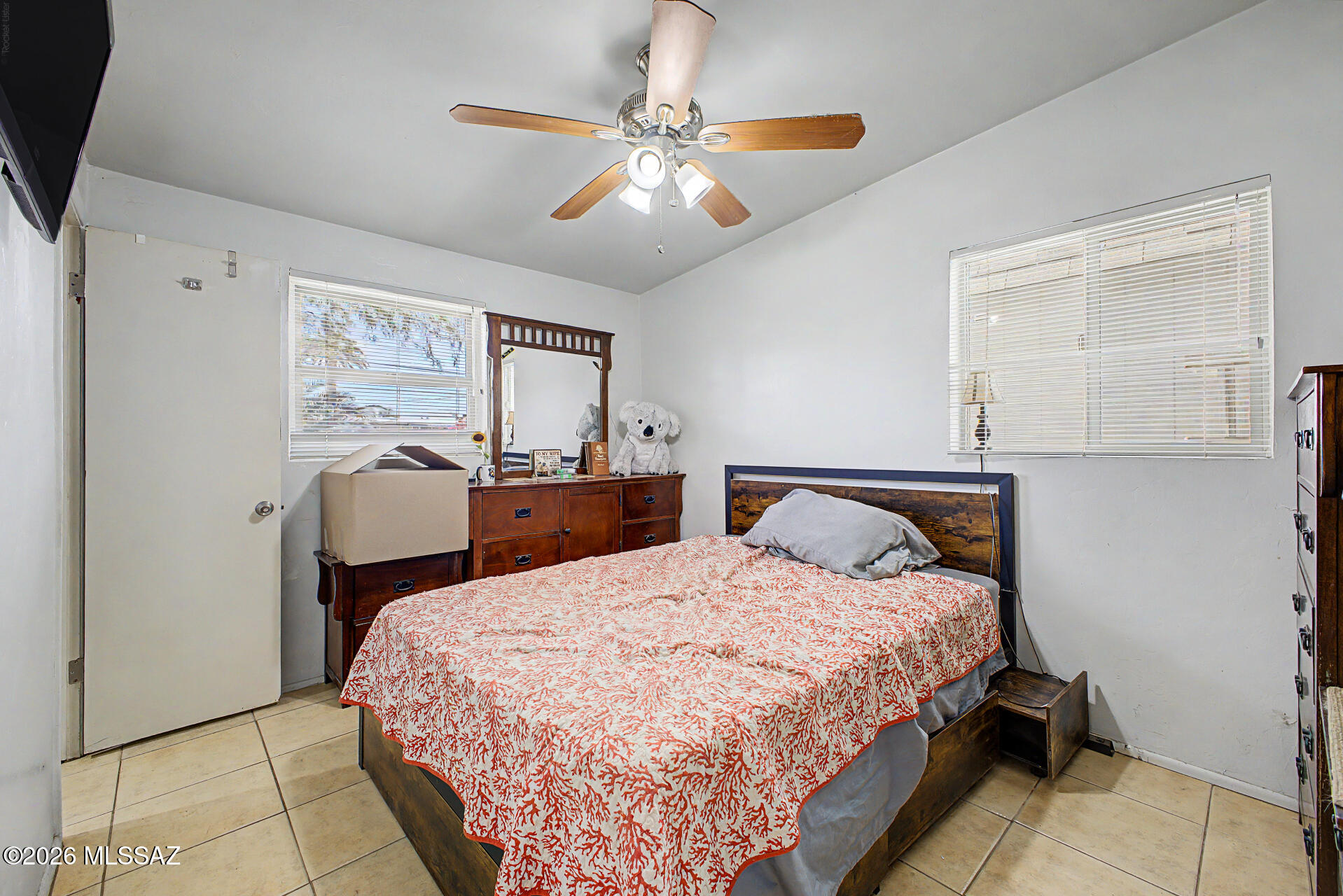6402 E Calle Castor