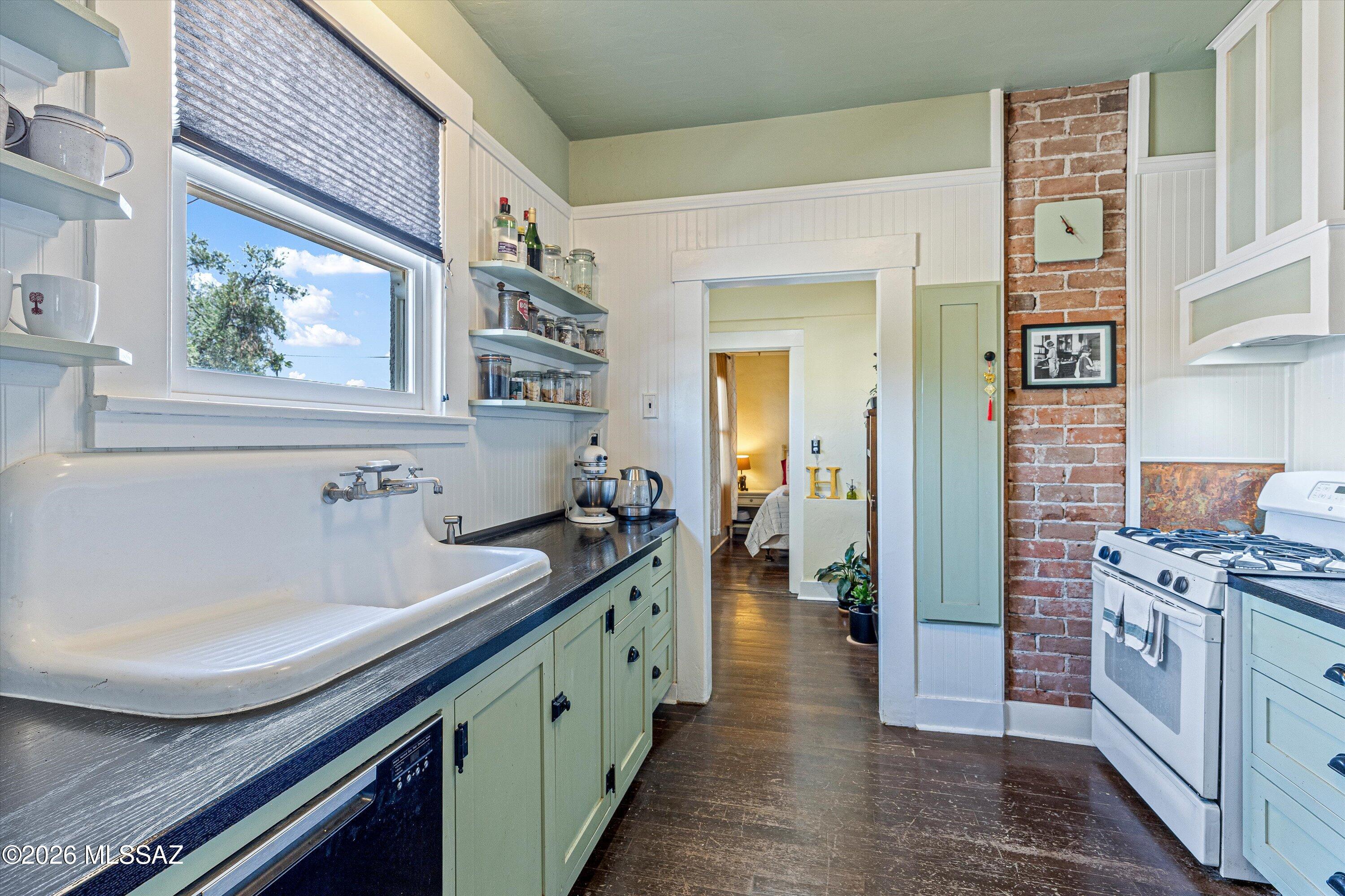 529 E 4th Street