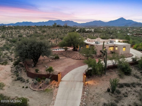Photo of 5351 W De Green Lane, Tucson, AZ 85743 (MLS # 22624188)
