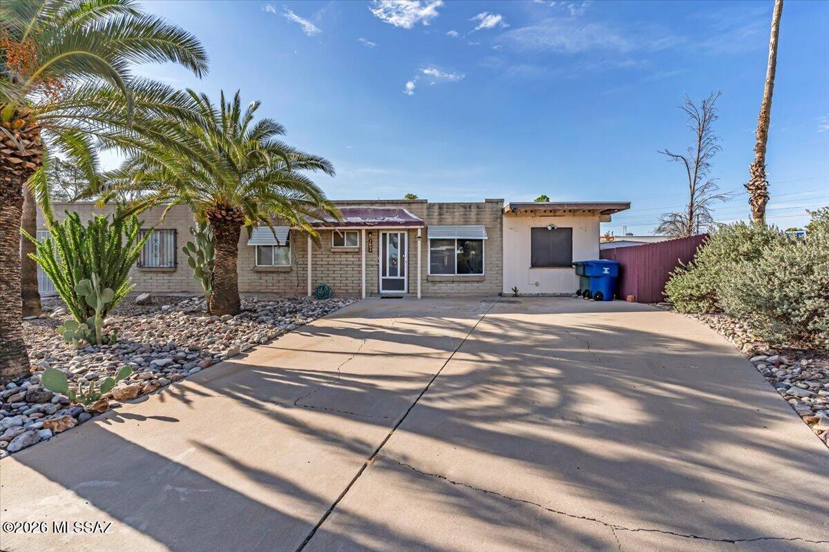 7694 E Queen Palm Circle