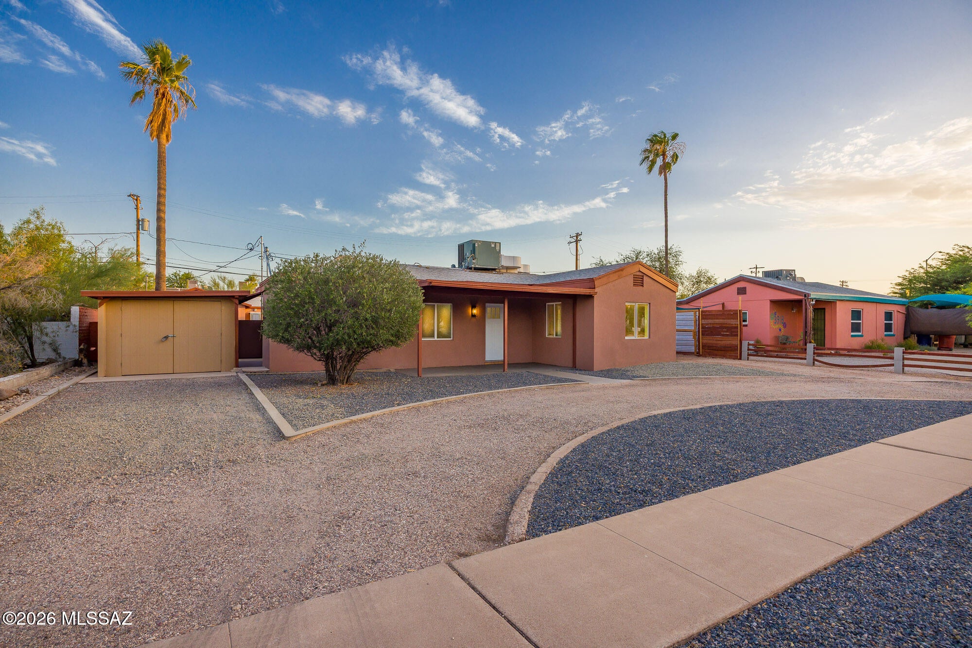 3926 E Louis Lane