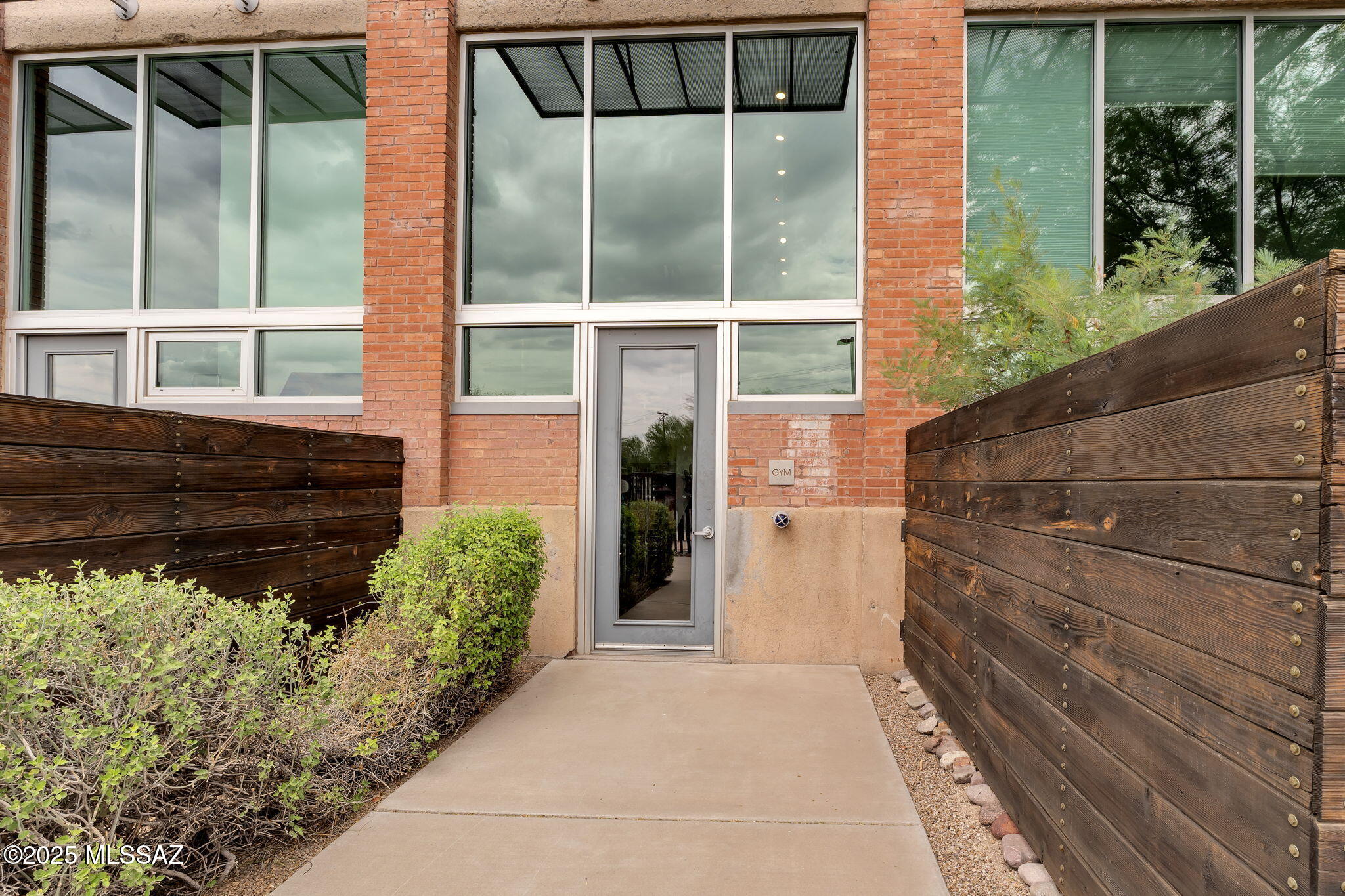 1001 E 17Th Street 105