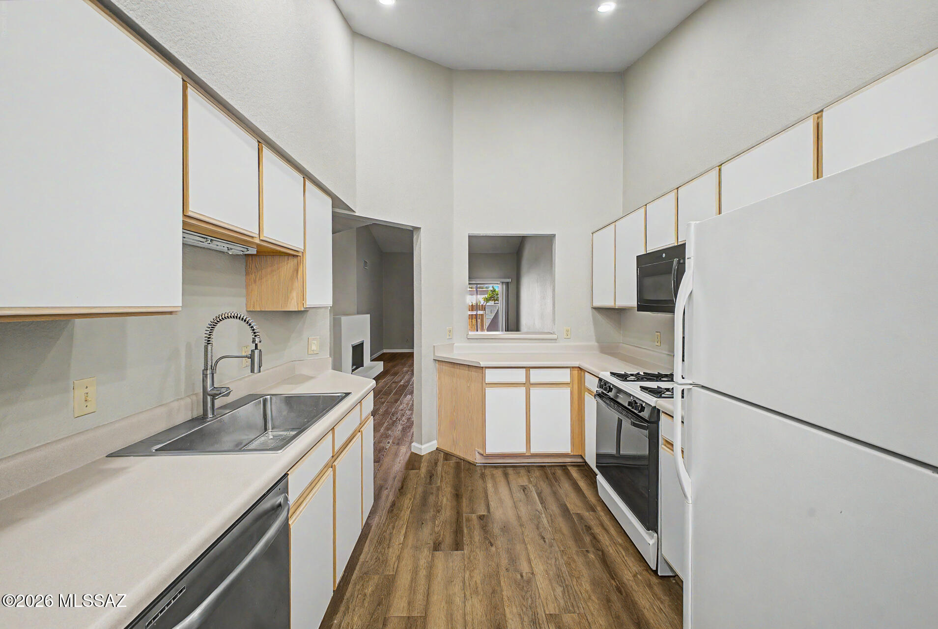 Le Mirador Twnhms (1-50) - Residential