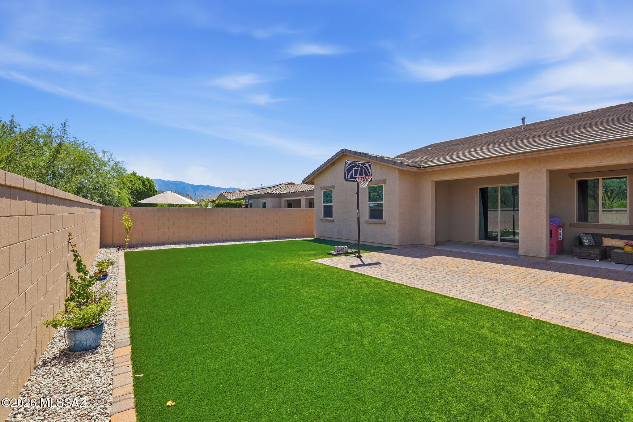 1076 W Desert Firetail Lane