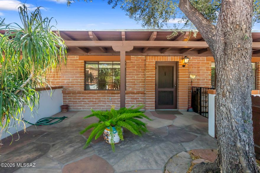 Discover easy living in the heart of Green Valley with this charming condo ideally located just off Esperanza Blvd. Perfectly positioned for convenience, you're minutes from shopping, dining, golf courses, and all the amenities that make Green Valley such a desirable place to live.

Enjoy peaceful surroundings and the benefits of low maintenance condo living, with easy access to nearby recreation centers, walking paths, and the beautiful desert landscape.

Inside, you'll find a comfortable and functional layout with a bright living space, spacious bedroom, and low maintenance finishes ideal for full time living, a winter retreat, or an investment opportunity.