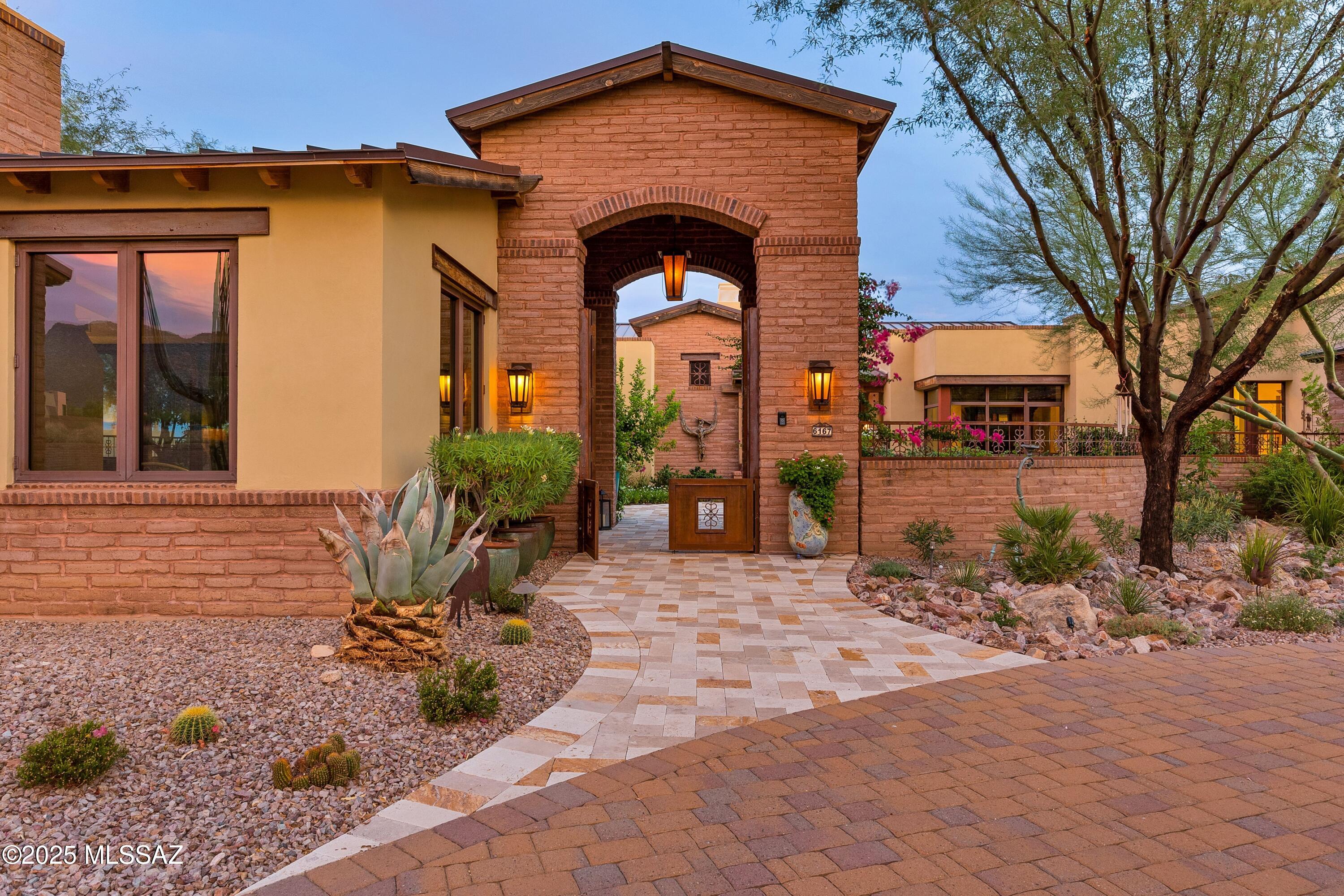 6167 W Seven Saguaros Circle