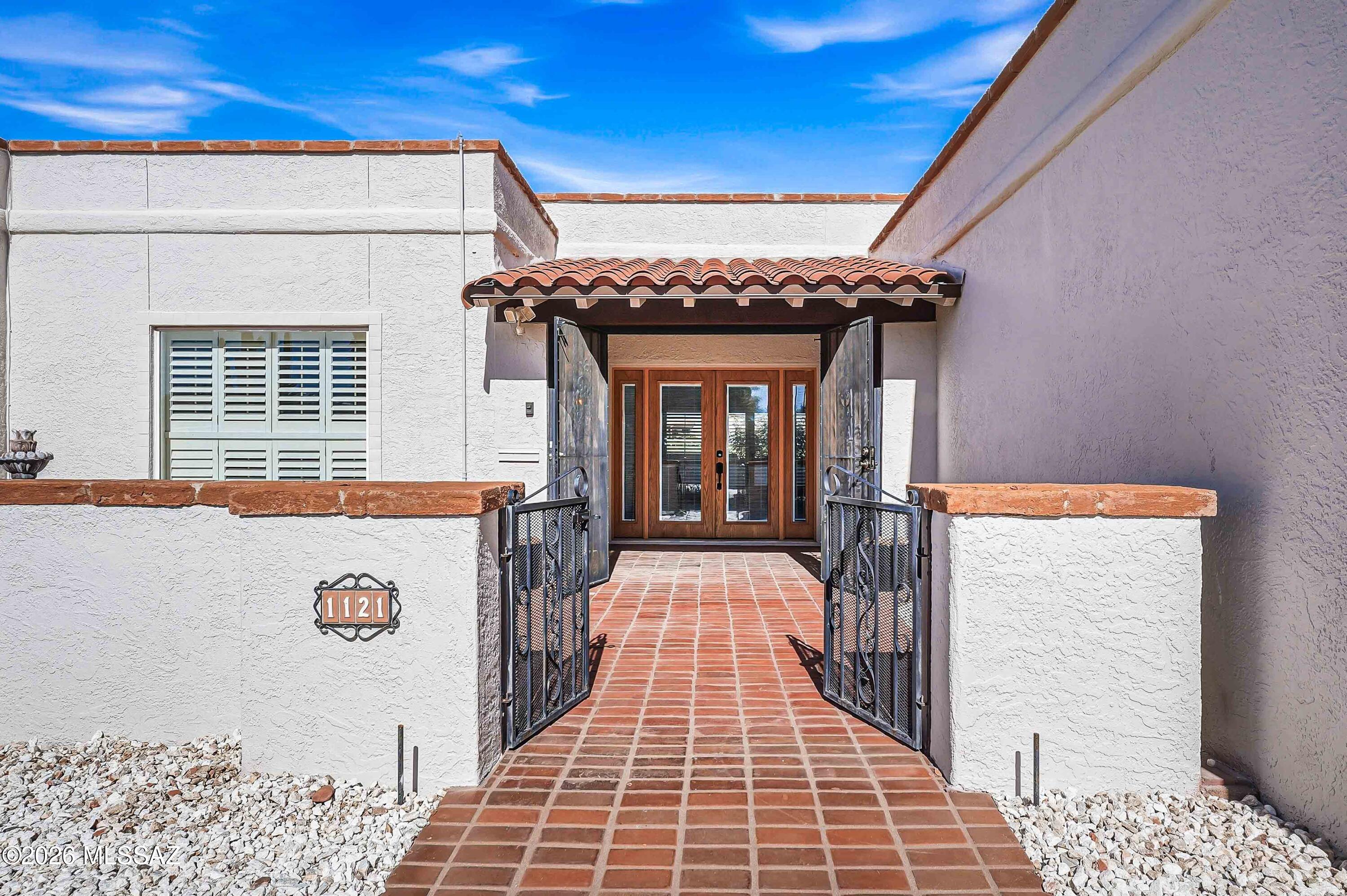 1121 N Abrego Drive