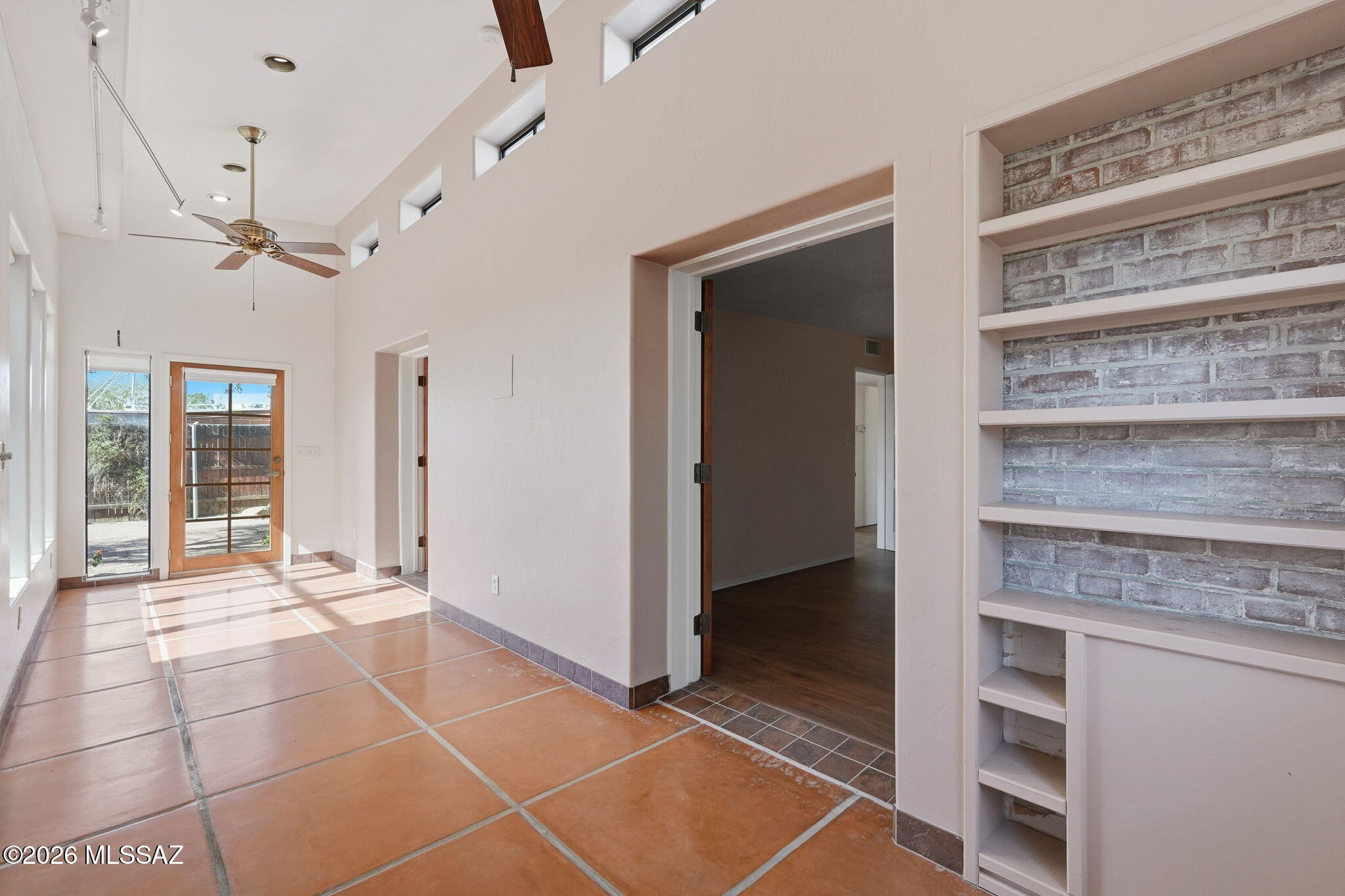 Country Club Manor - Residential
