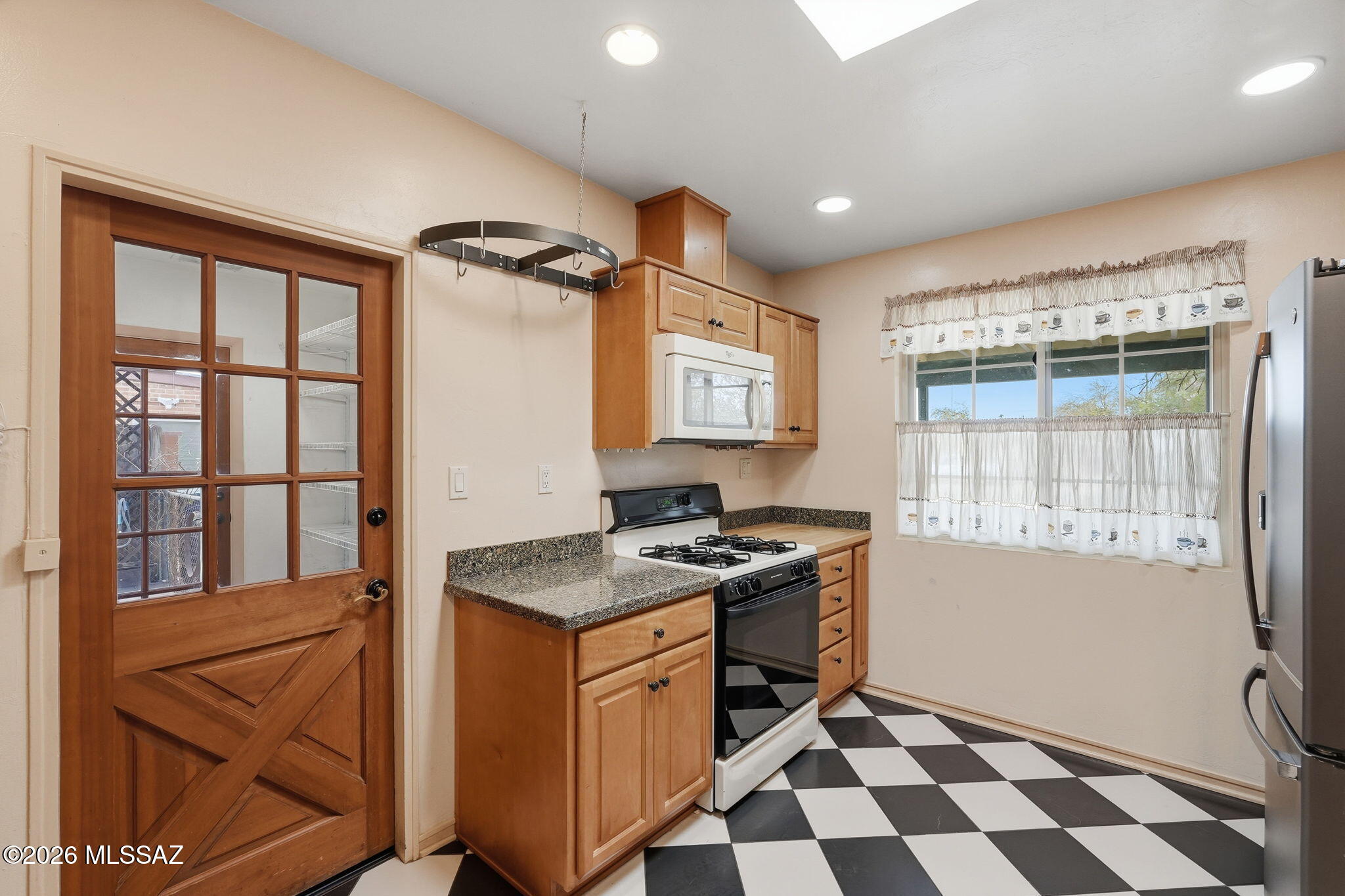 Country Club Manor - Residential