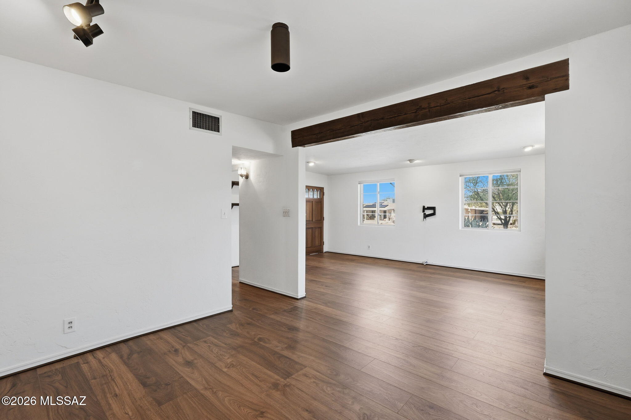 Country Club Manor - Residential