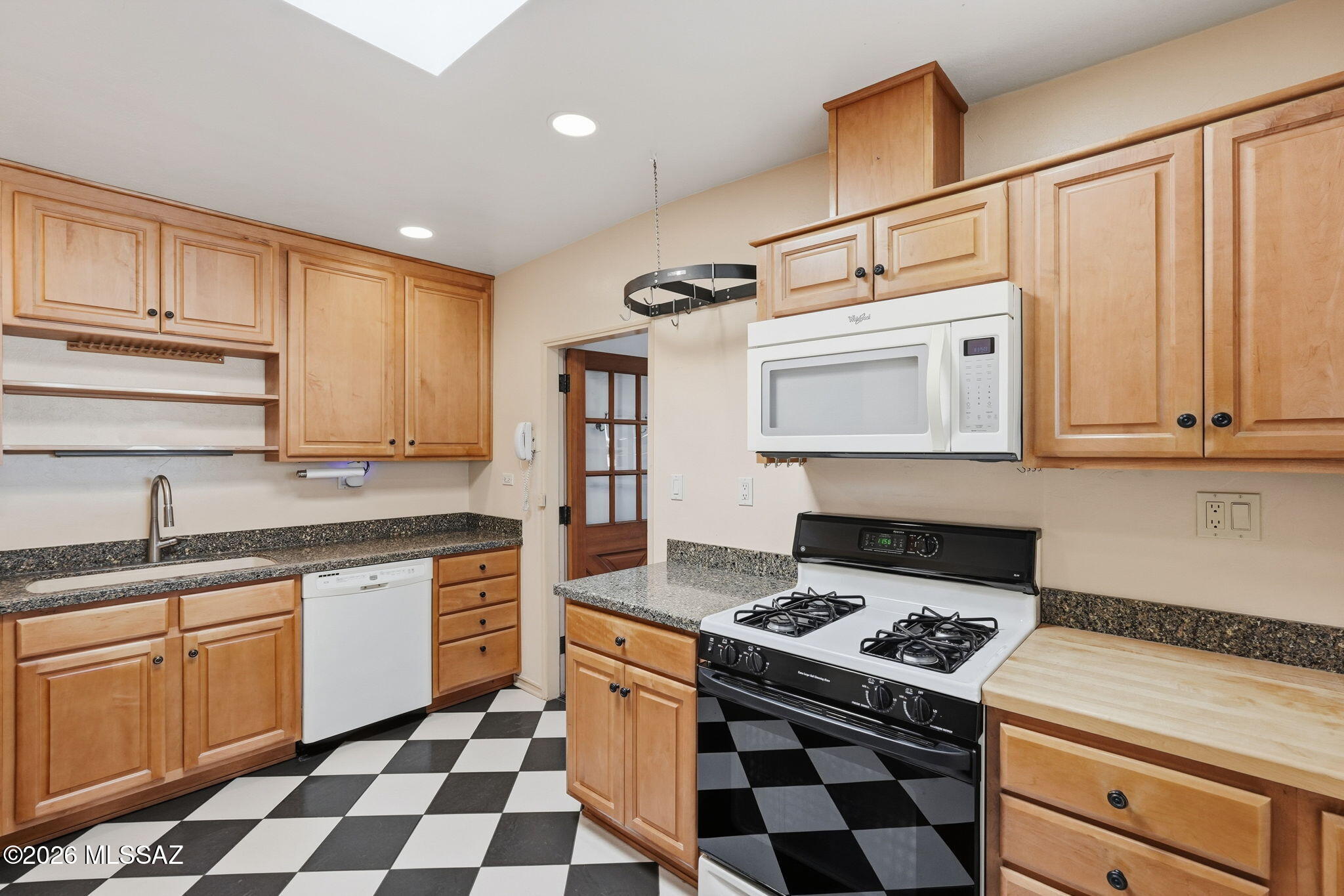 Country Club Manor - Residential