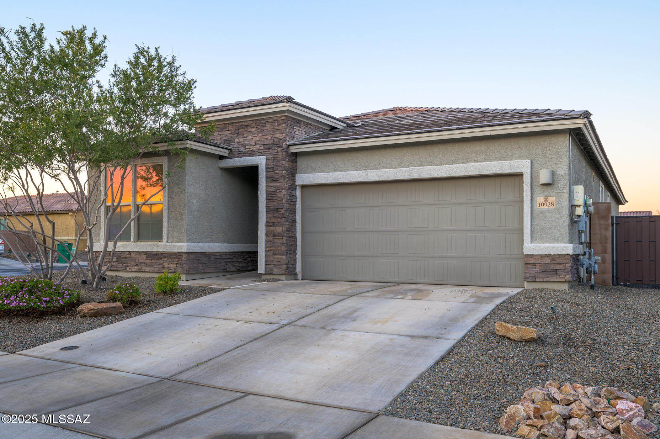 10928 W Pleasant View Drive