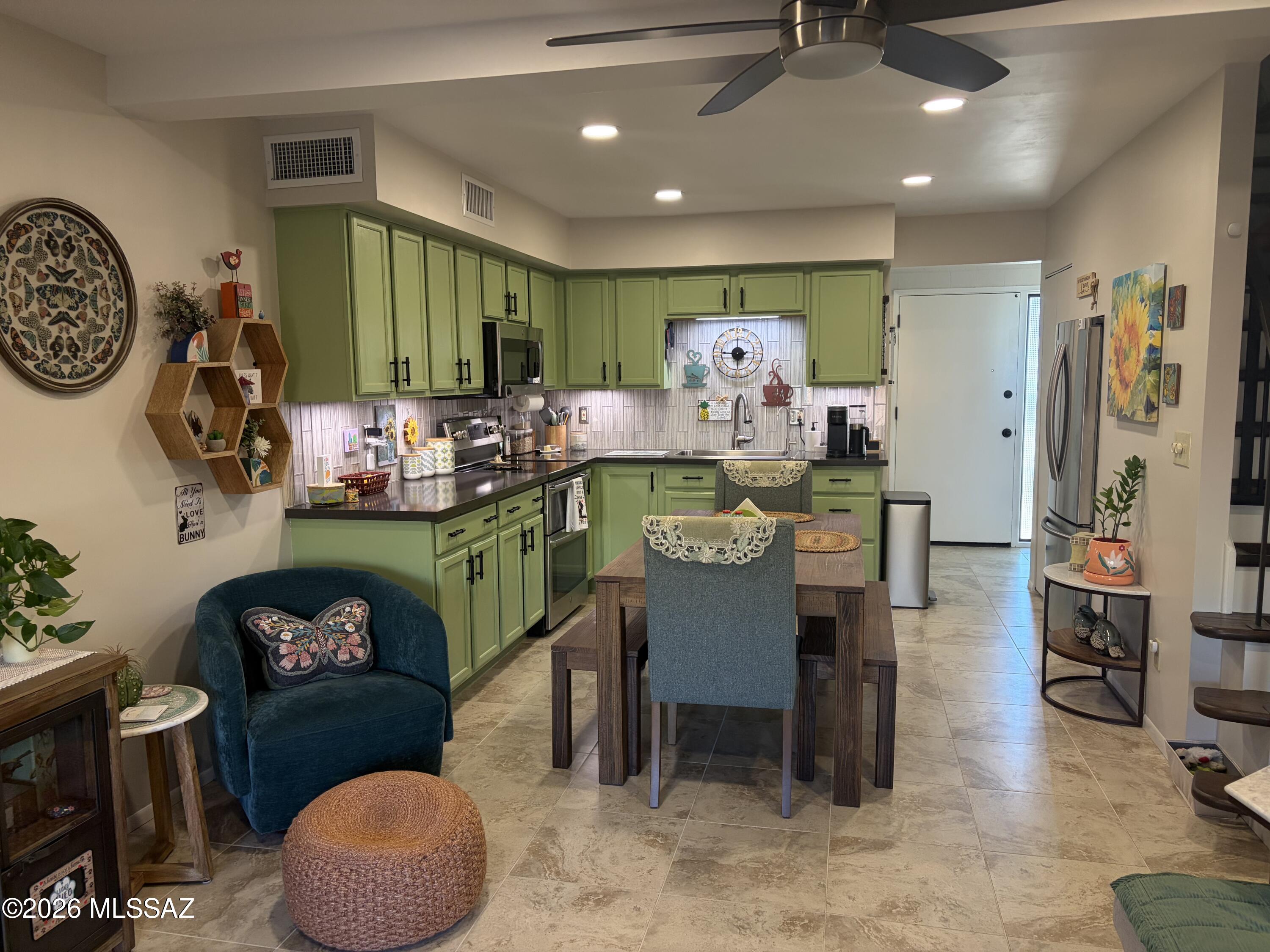 1306 S Avenida Polar B2