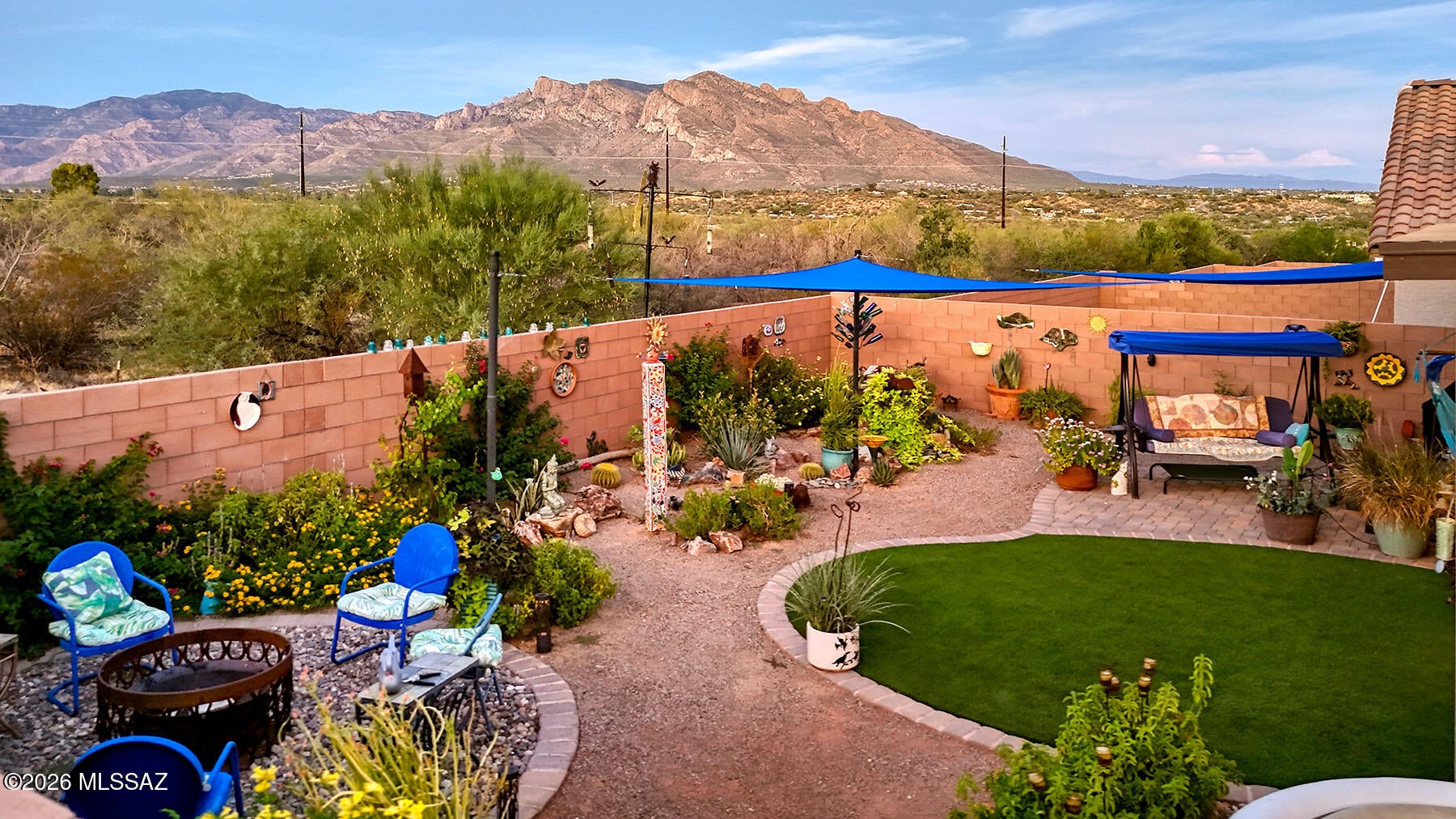 2226 W Desert Topaz Way