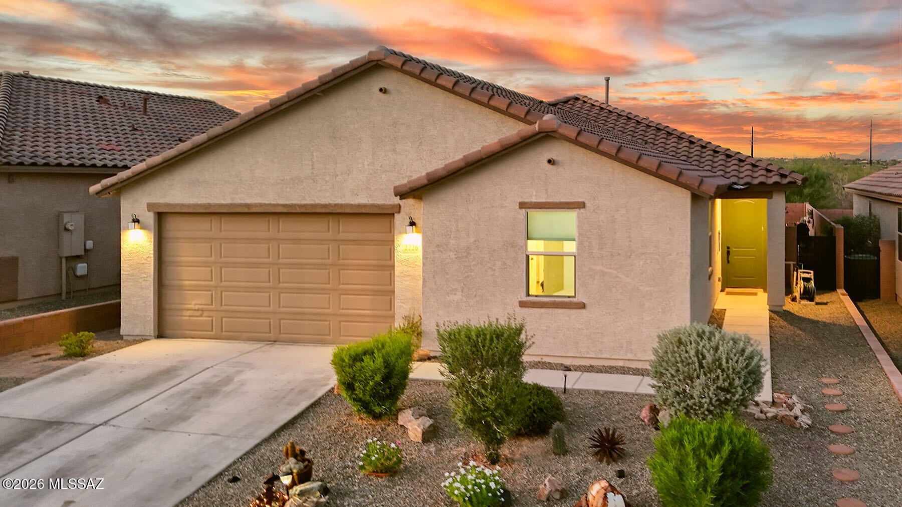 2226 W Desert Topaz Way