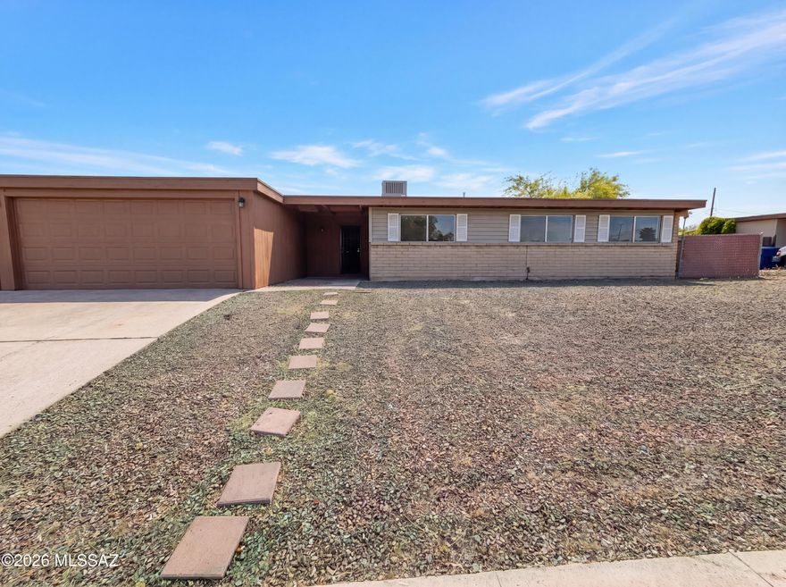 Welcome to 8421 E Balfour Dr, a residence thoroughly updated with a new hvac system and new roof. The kitchen includes an accent backsplash and stainless steel appliances. Fresh interior paint brightens the space, complemented by a partial flooring replacement. Outside, a covered patio and a fenced in backyard. This property is a true gem, waiting for you to make it your own. Included 100-Day Home Warranty with buyer activation
