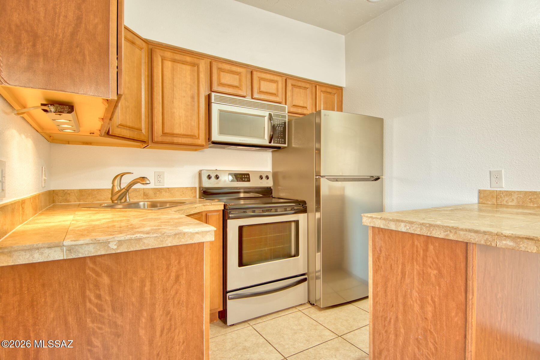 1810 E Blacklidge Drive 219
