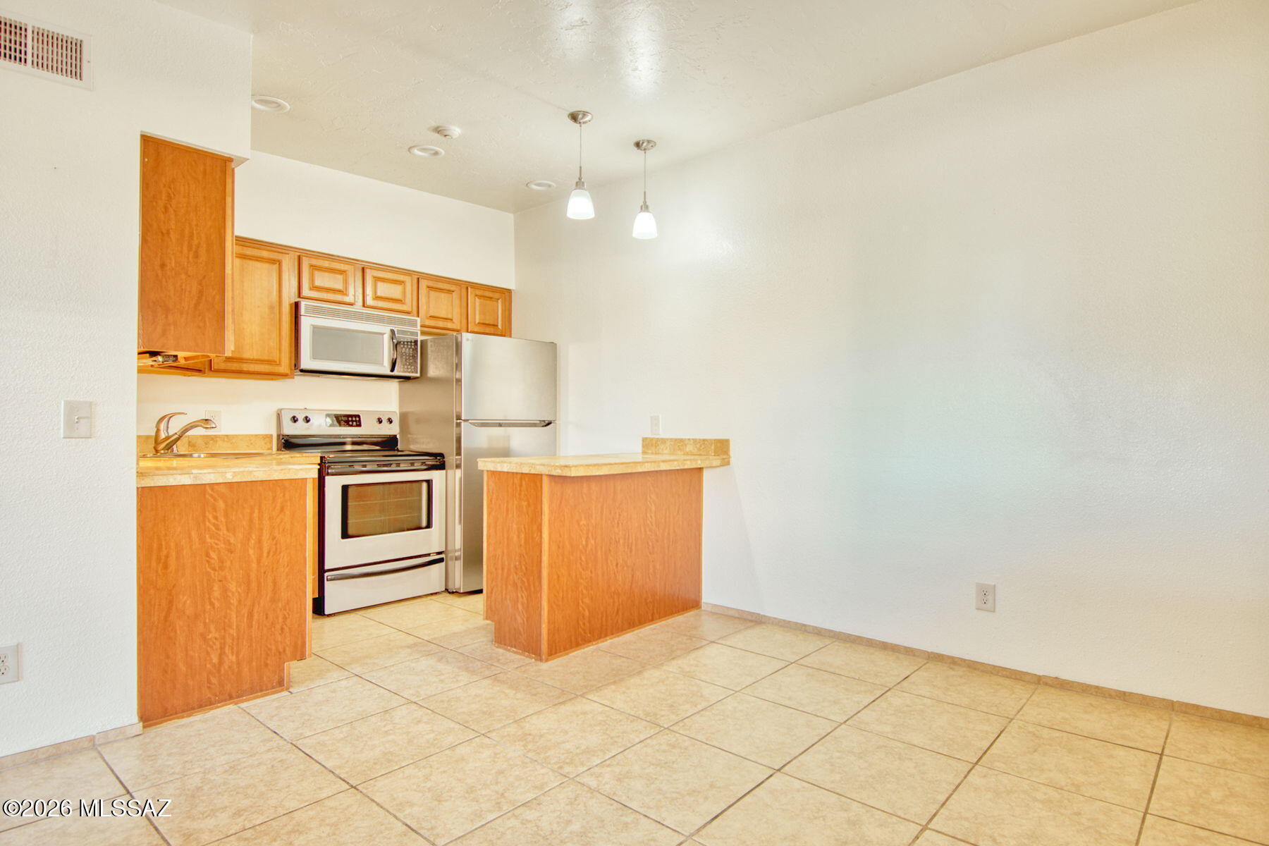 1810 E Blacklidge Drive 219