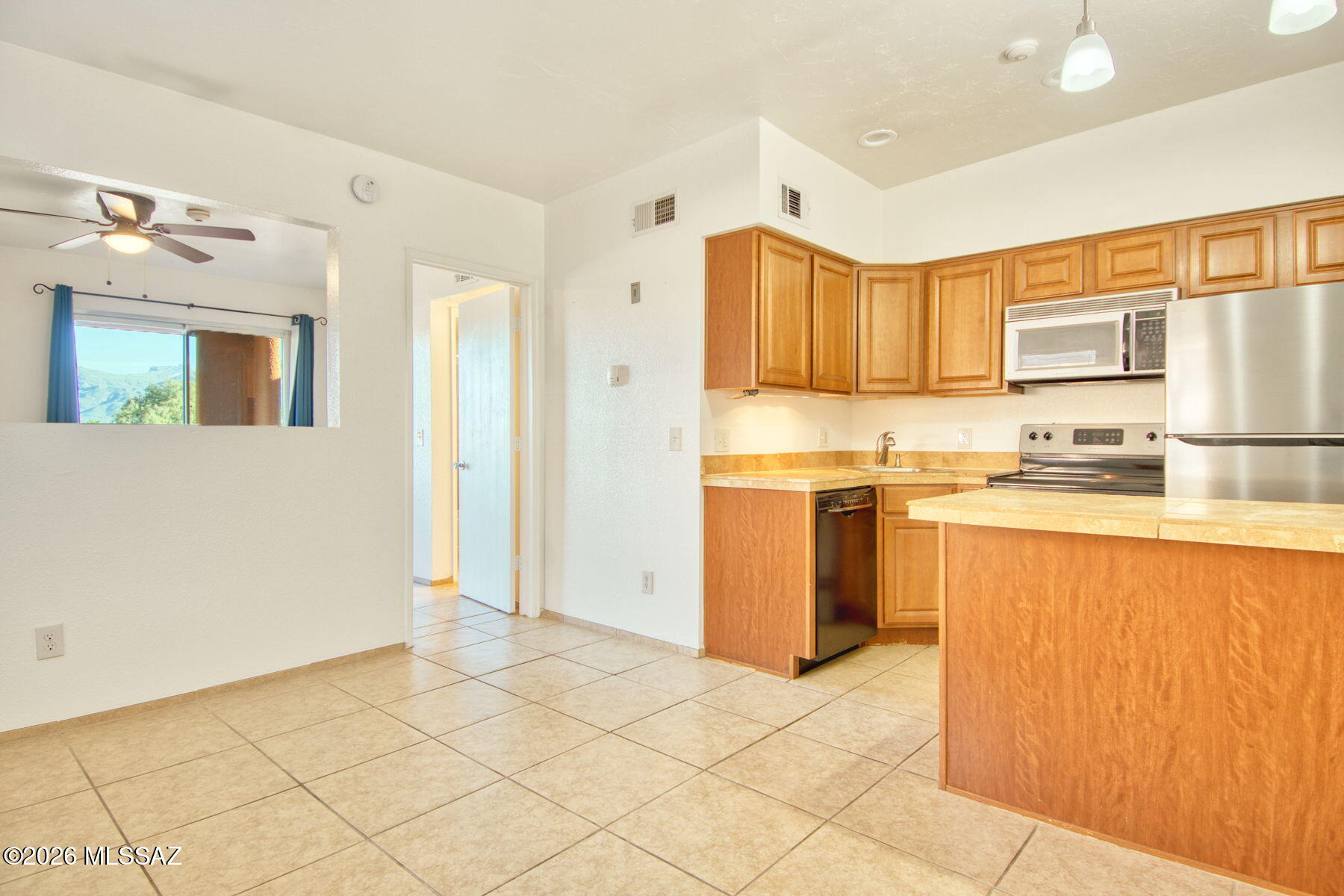 1810 E Blacklidge Drive 219