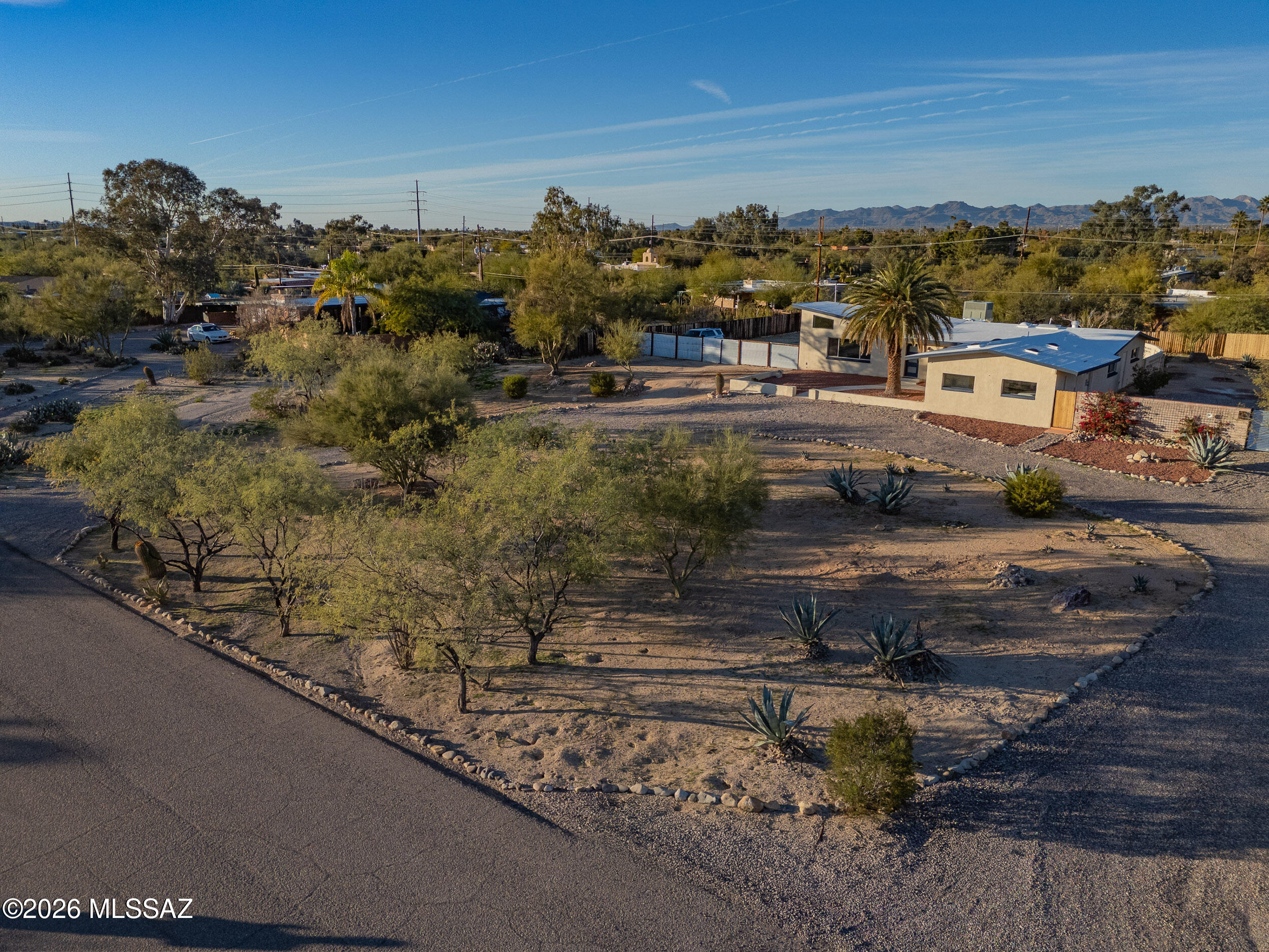 1220 W Maximilian Way