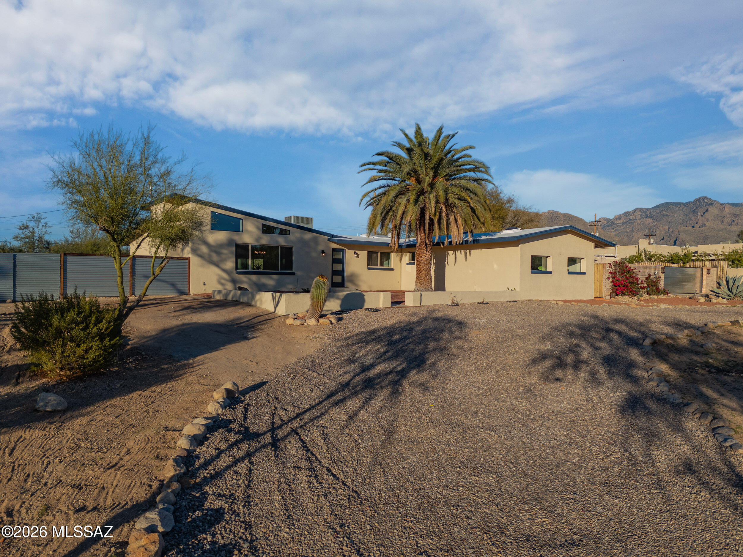 1220 W Maximilian Way