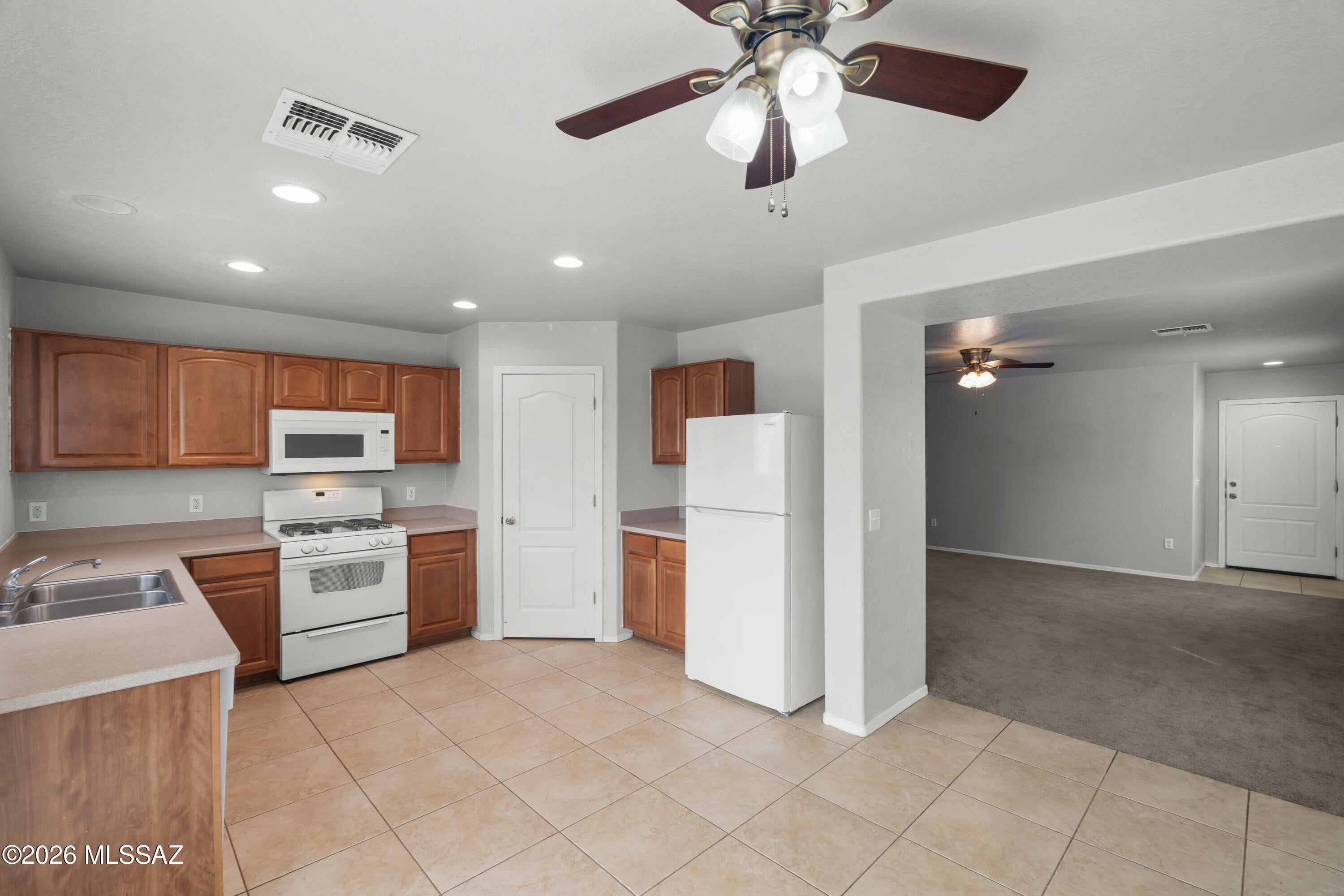 475 W Calle La Bolita
