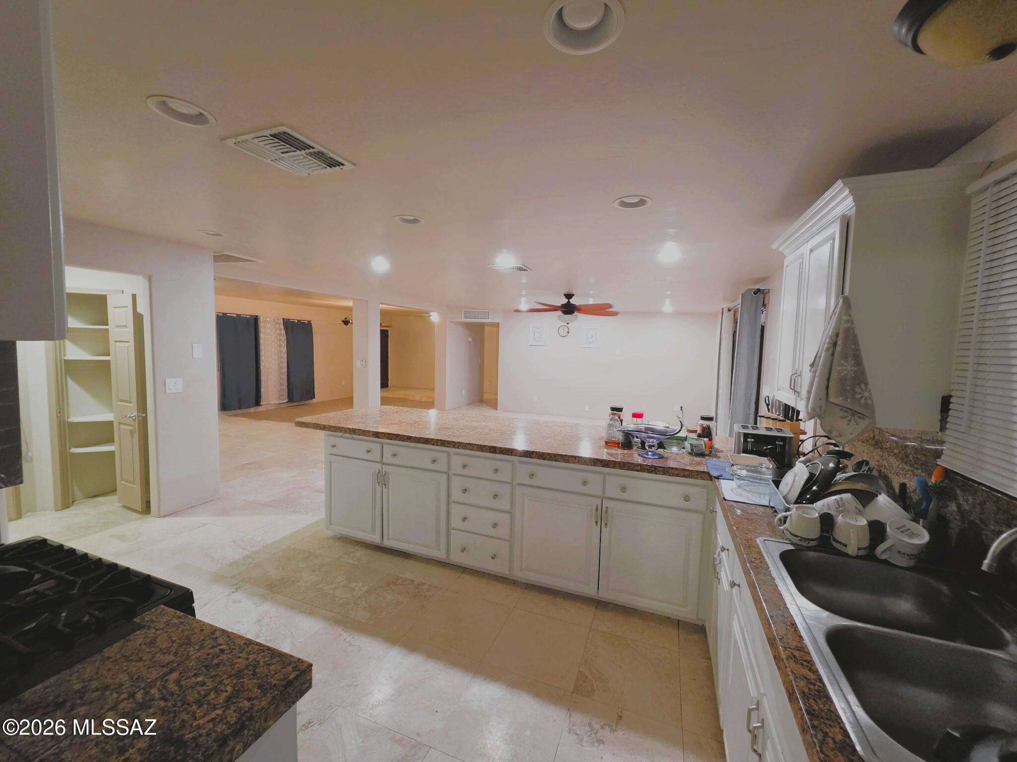 6401 N Camino Katrina