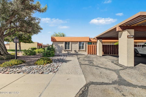 Photo of 7812 E Kenyon Drive, Tucson, AZ 85710 (MLS # 22624636)