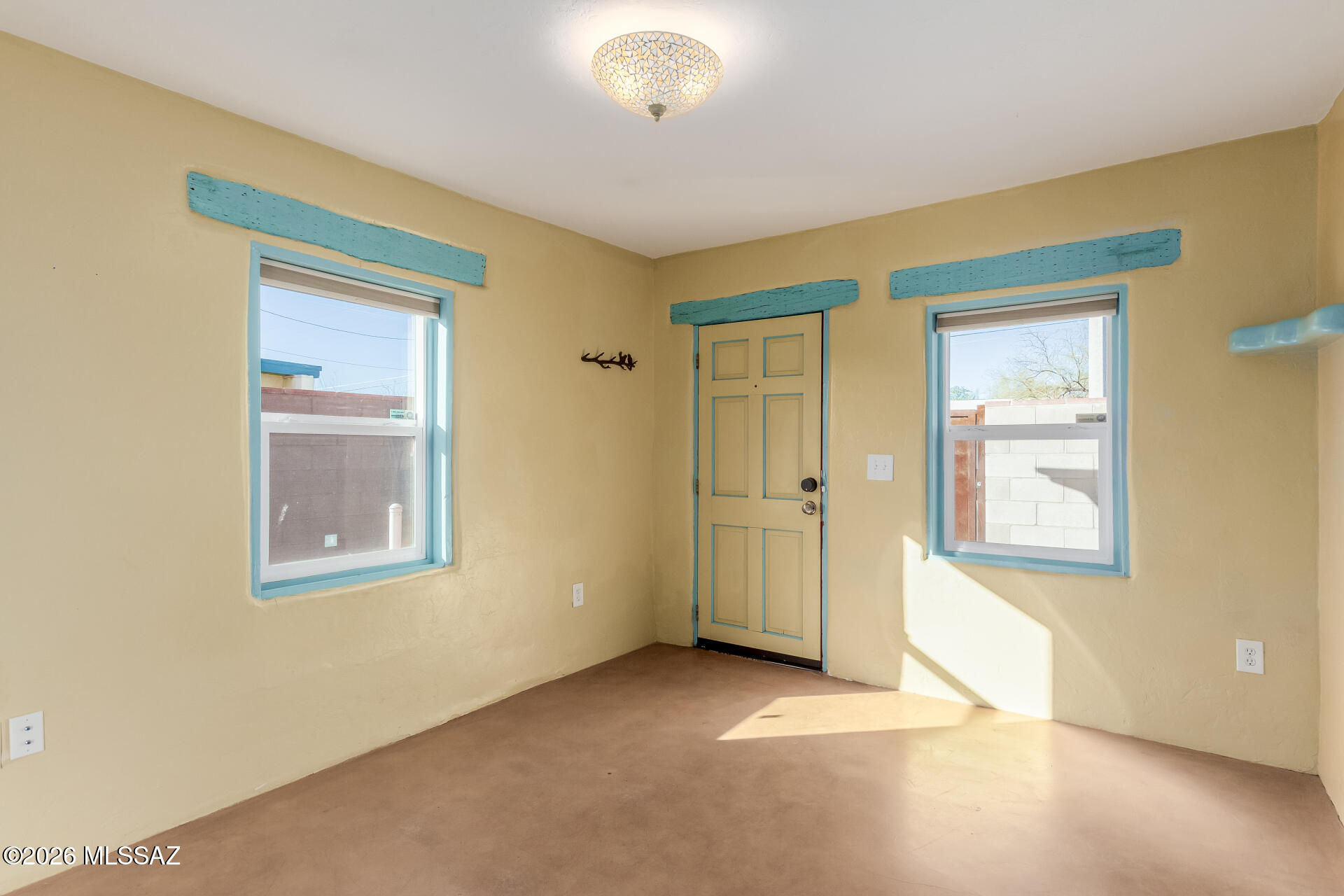 906 N Columbia Avenue