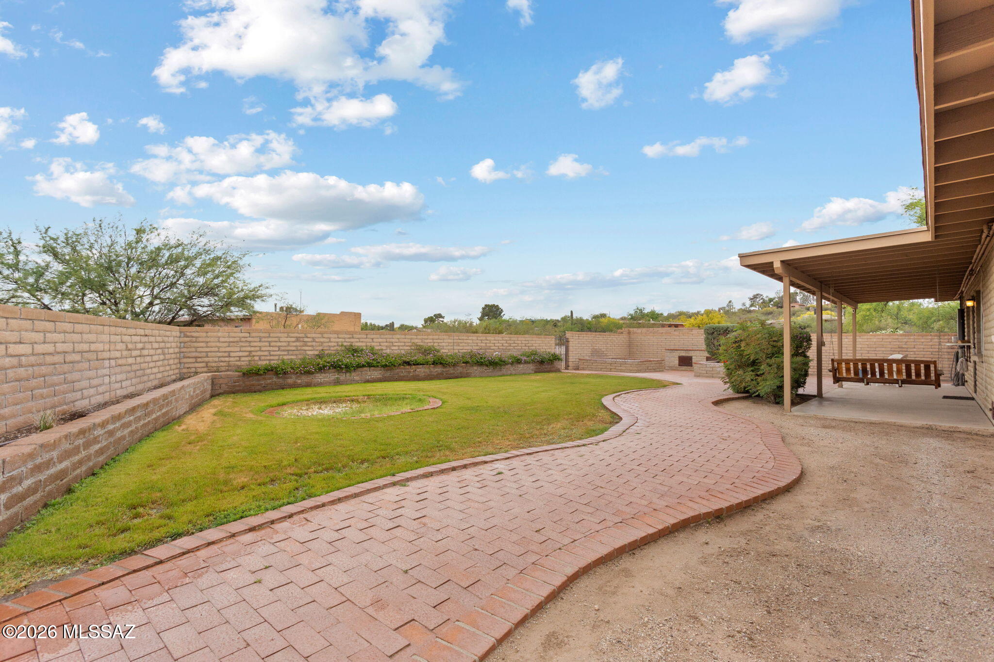 10100 E Moccasin Place